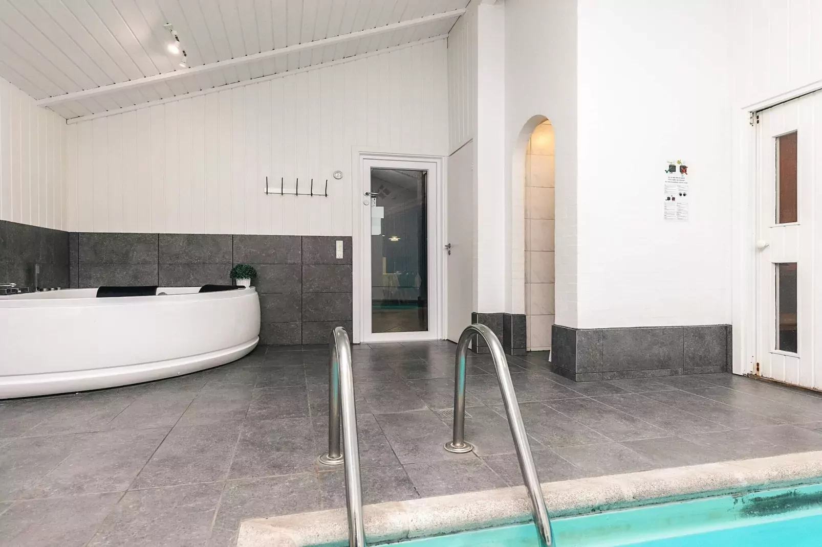 Luxury Retreat with Pool - By Traum Ferienwohnungen-Spa