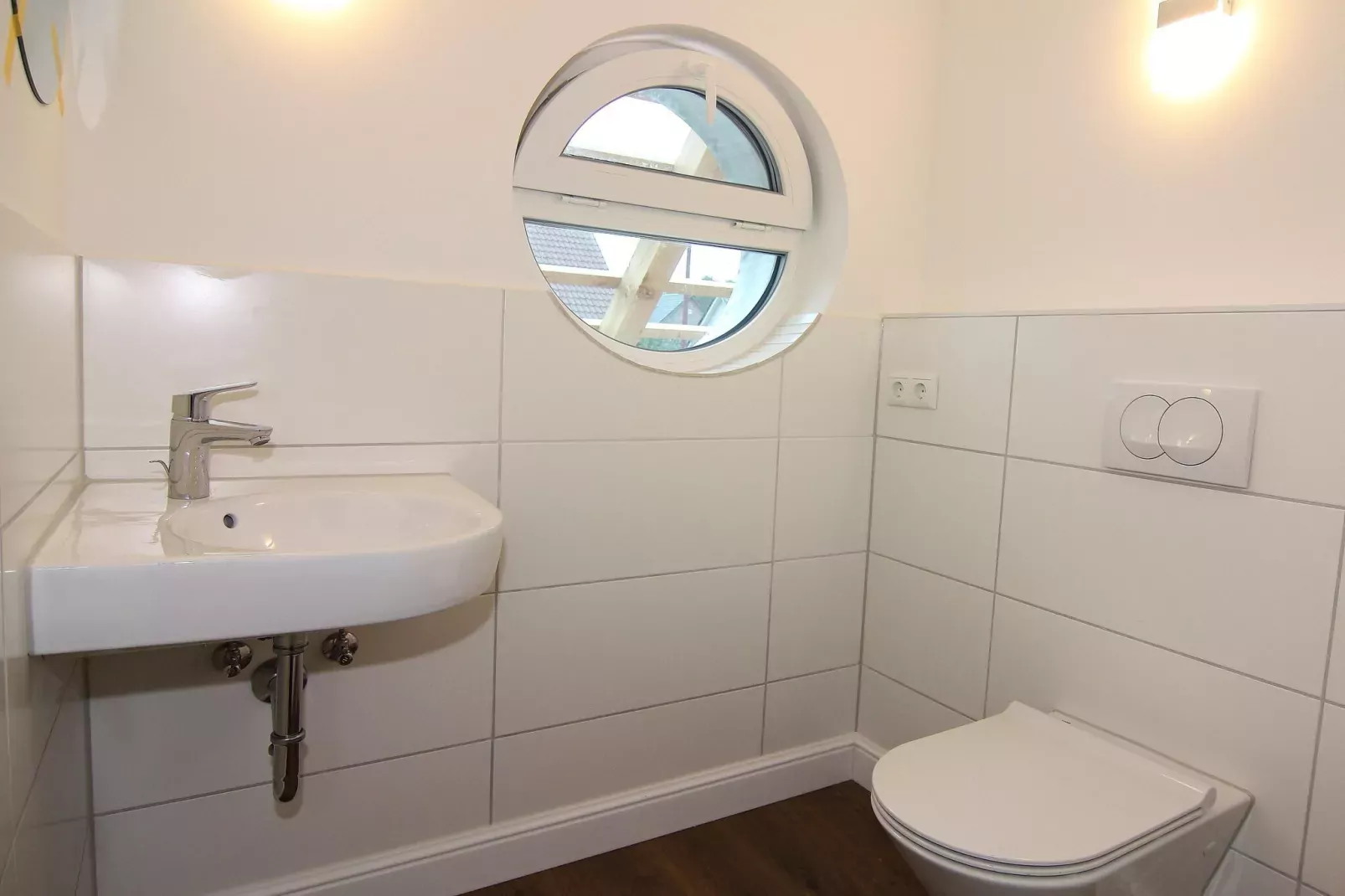 Haus 11 80 Konrad 3 Personen-Bathroom