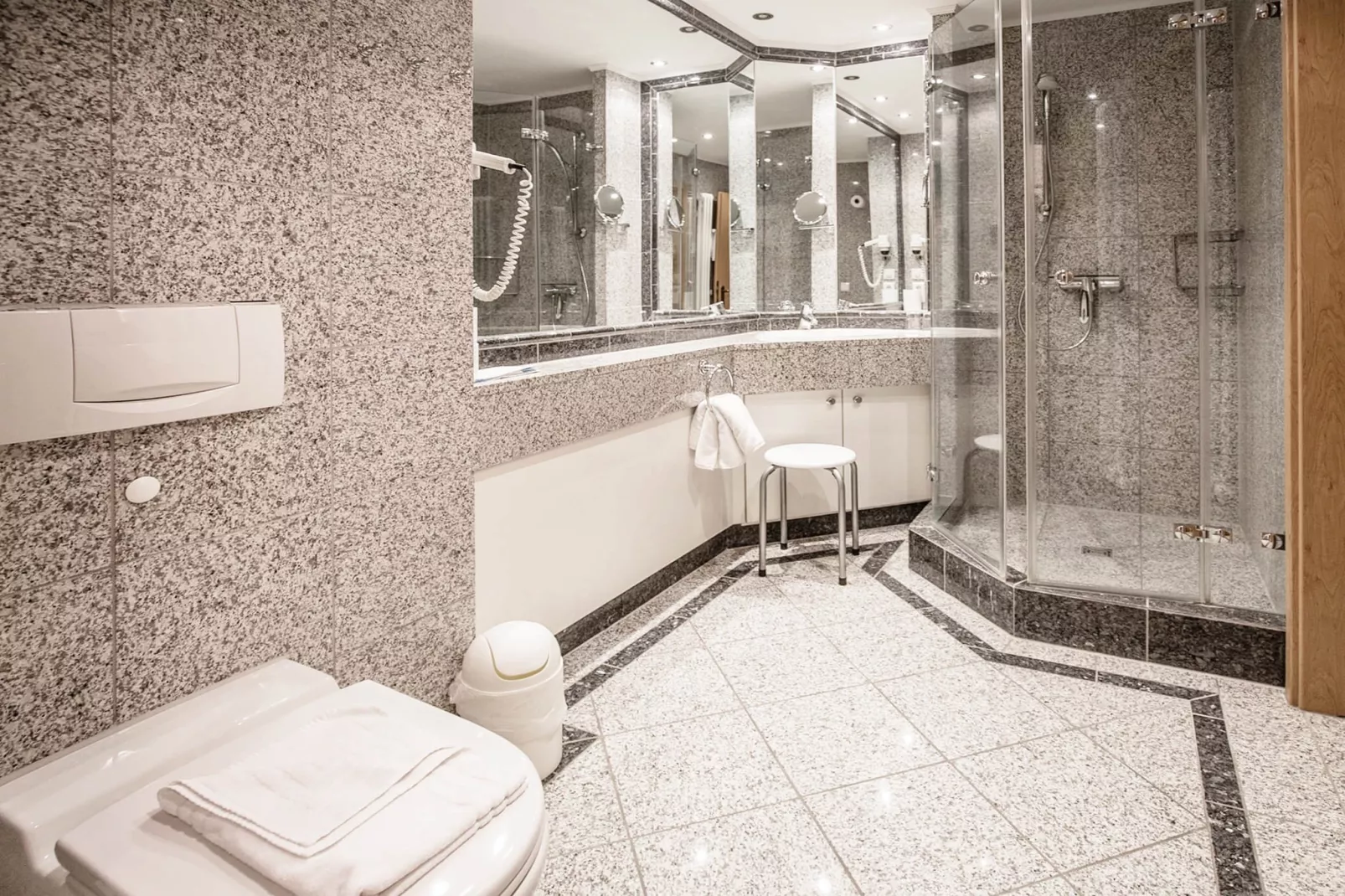 DP 3-6 EG/OG/DG 6 Personen-Bathroom