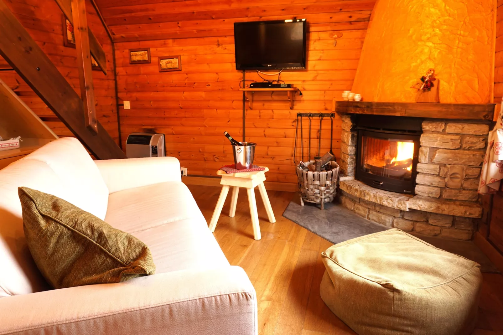 Chalet Appennino-Living room