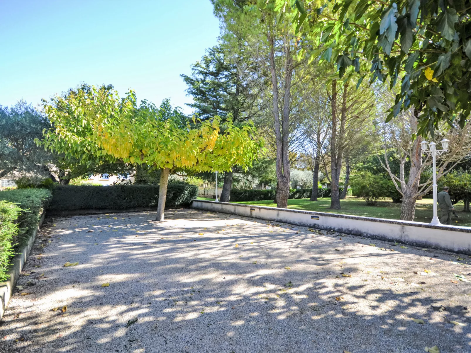De la Roque-Outside