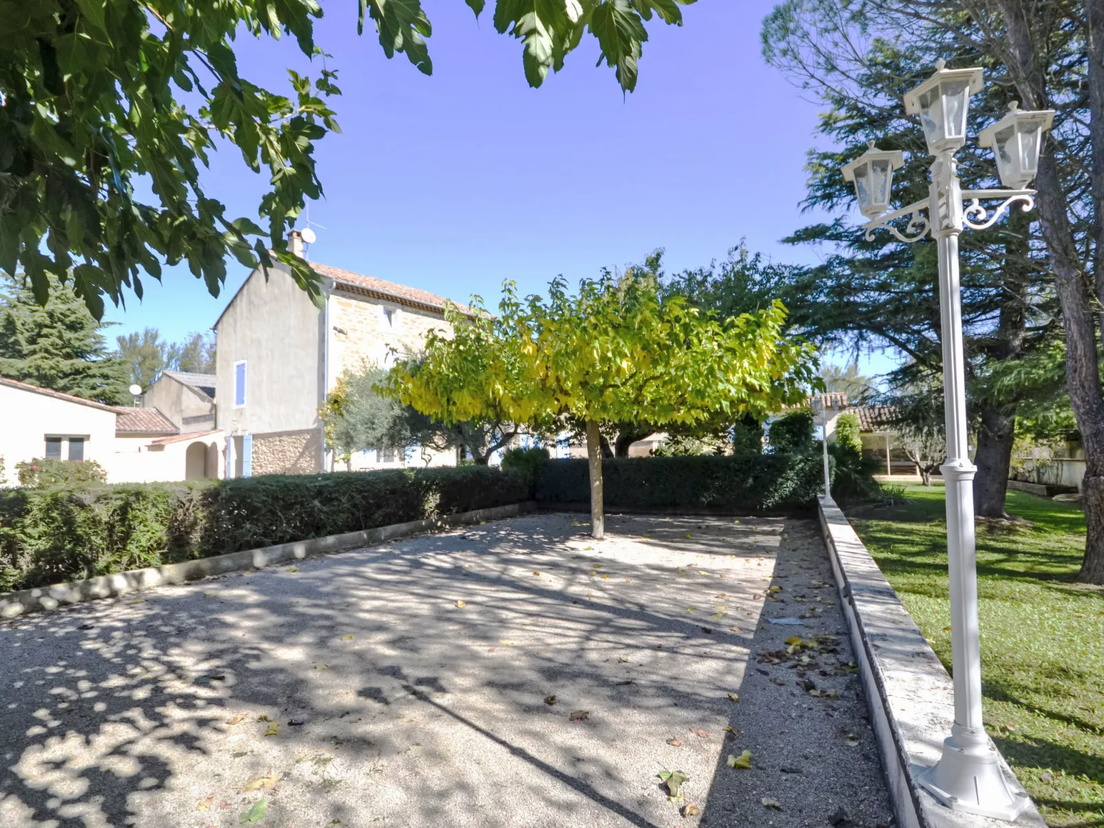 De la Roque-Outside