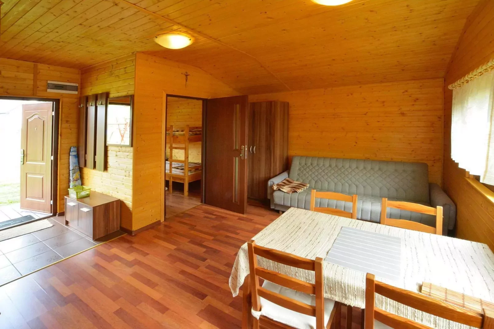 Domek wakacyjny Rusinowo-Wohnzimmer