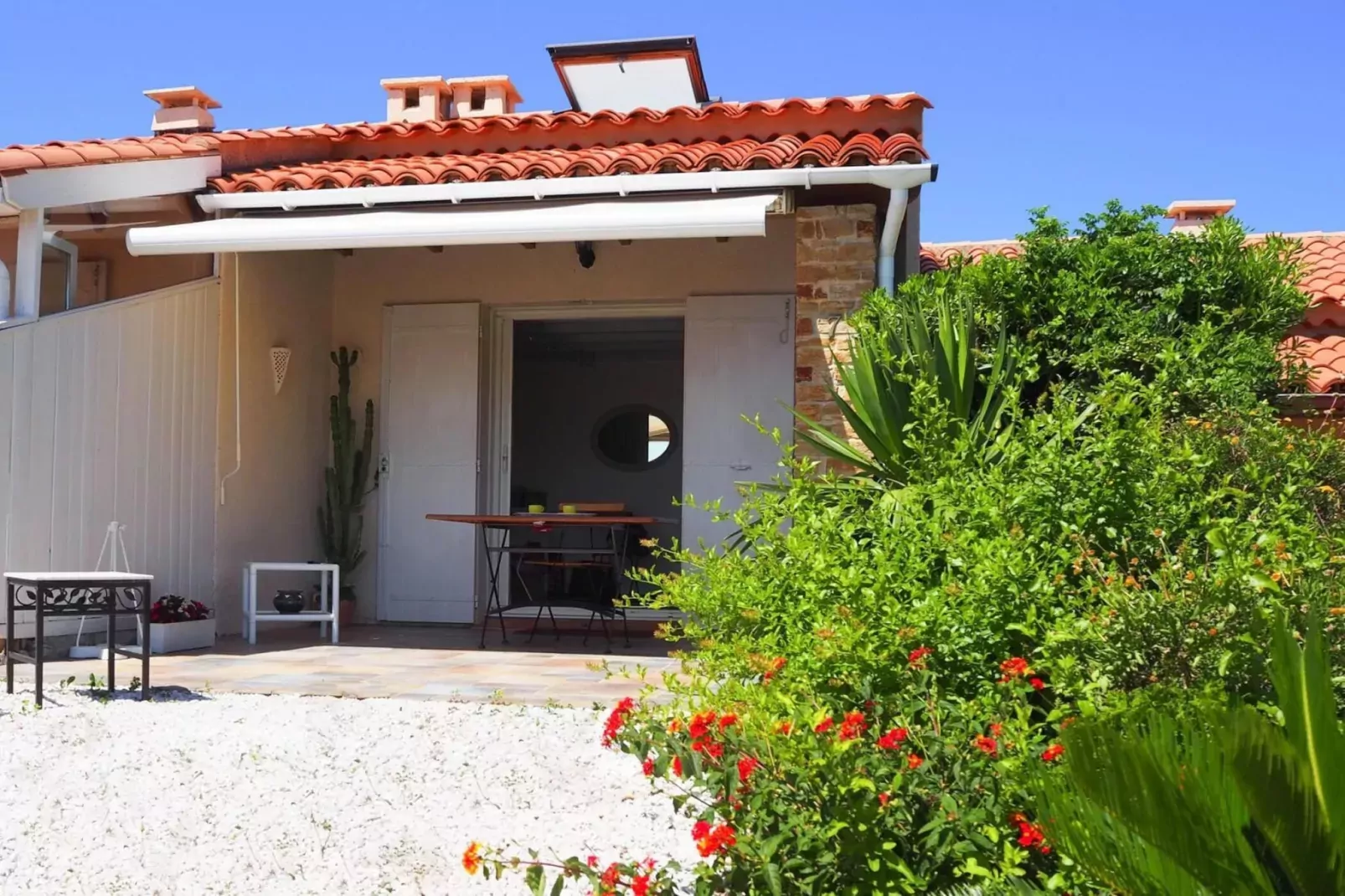 Reihenhaus in Le Lavandou-Exterior summer