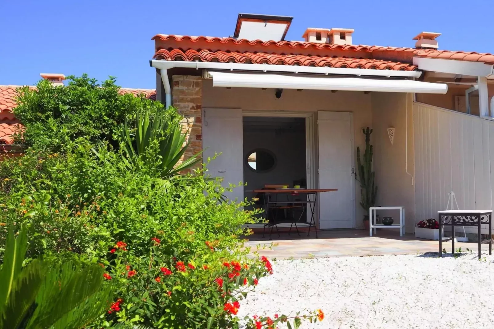 Reihenhaus in Le Lavandou-Exterior summer