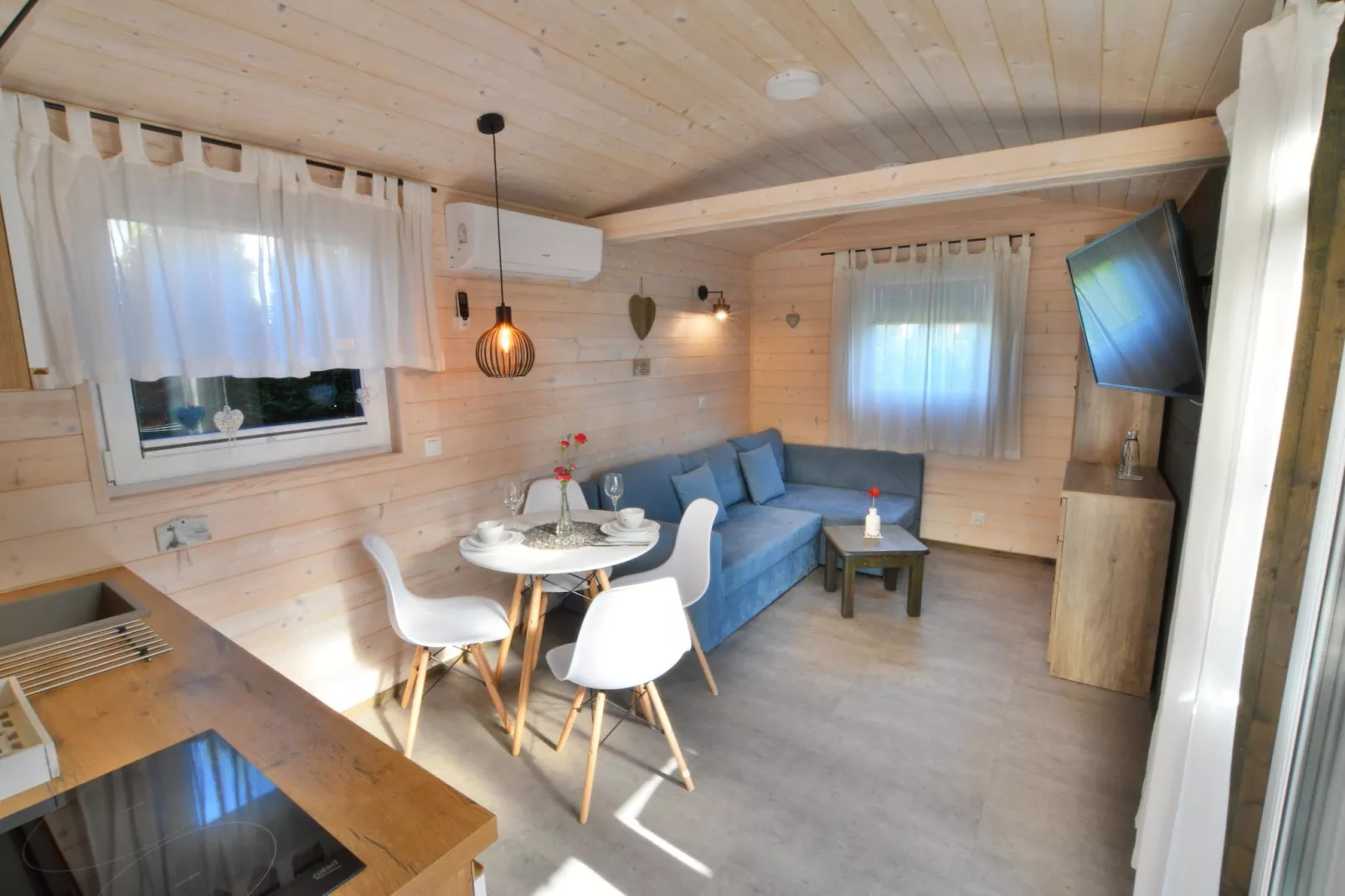 	Całoroczny nowy domek dla 4 osób Ustronie Morskie-Dining room