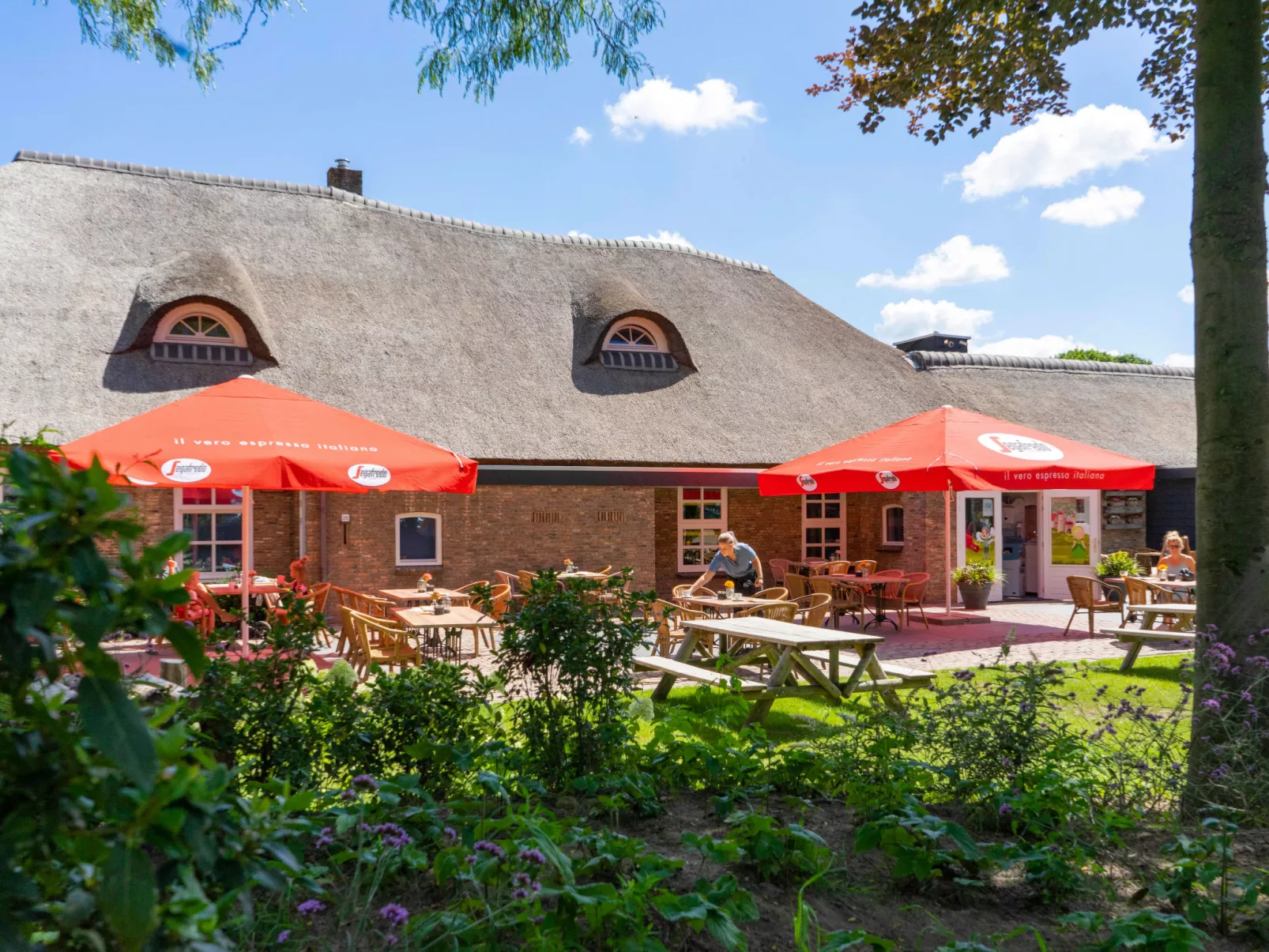 Pavilion 4-Drinnen