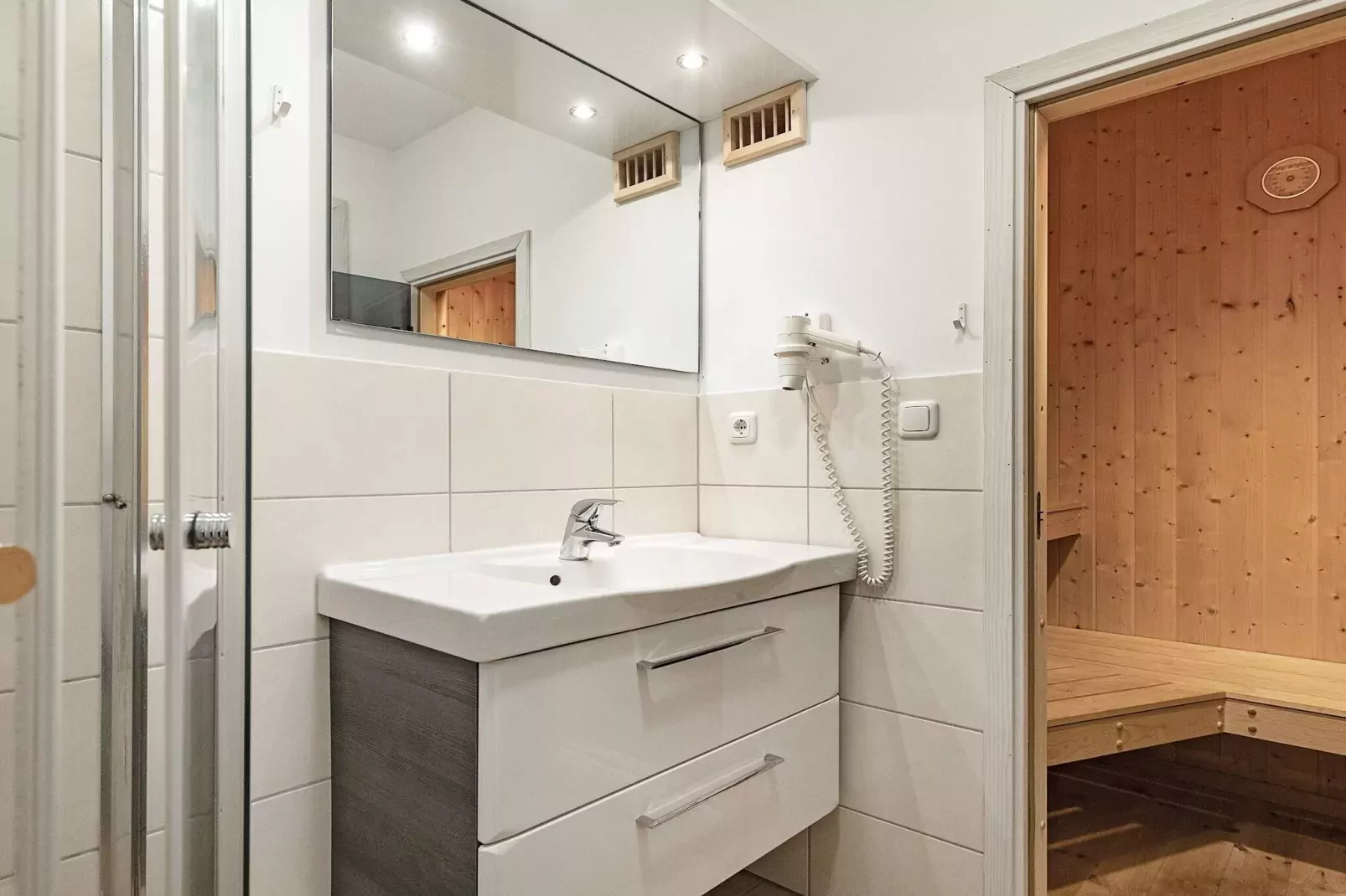 MERKUR 35+33 S DHH 2.+3.RH.-Intérieur