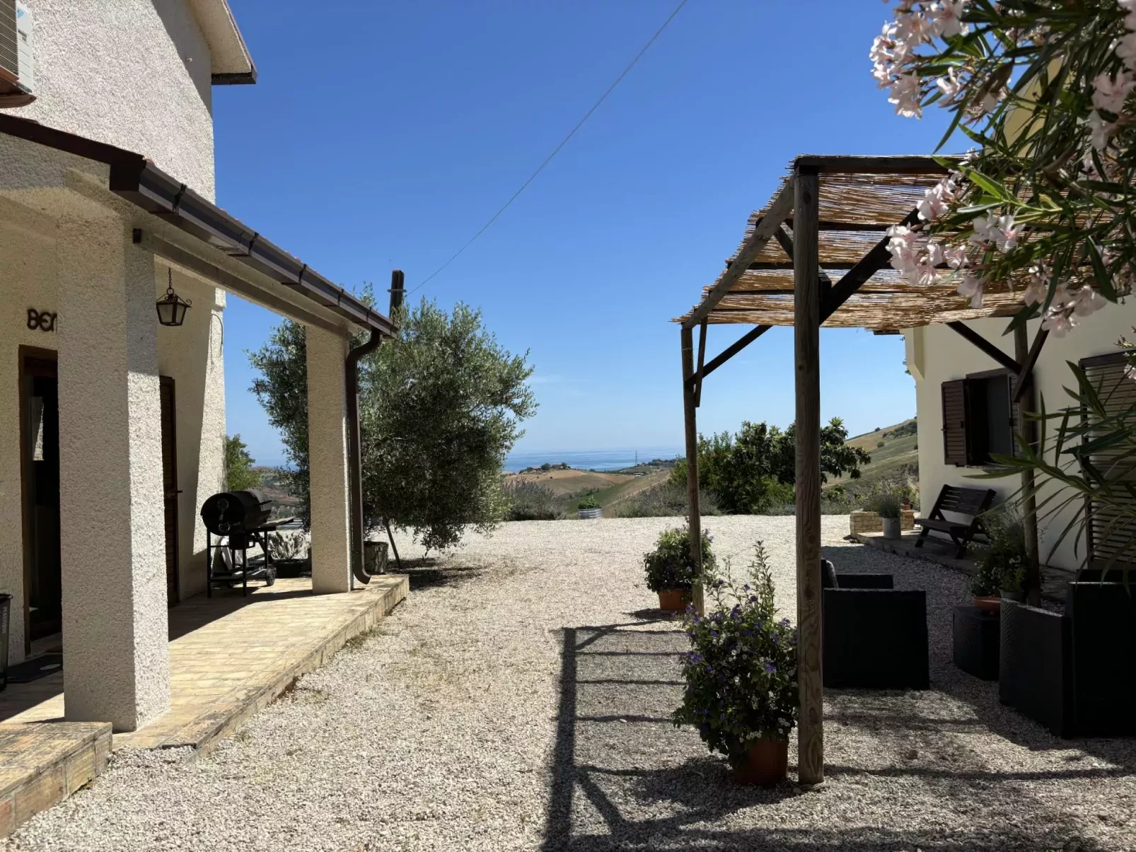 Serrani-Outside