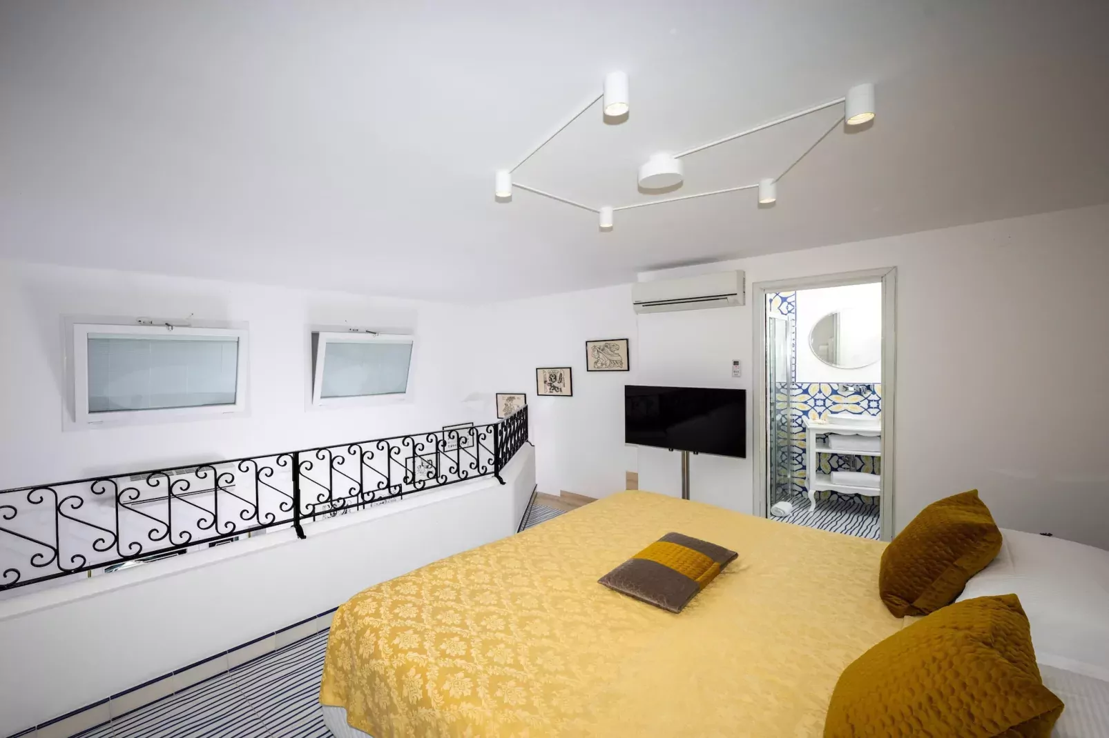 Arienzo-Bedroom