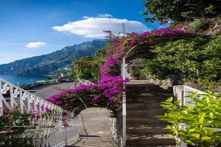Arienzo-Exterior summer