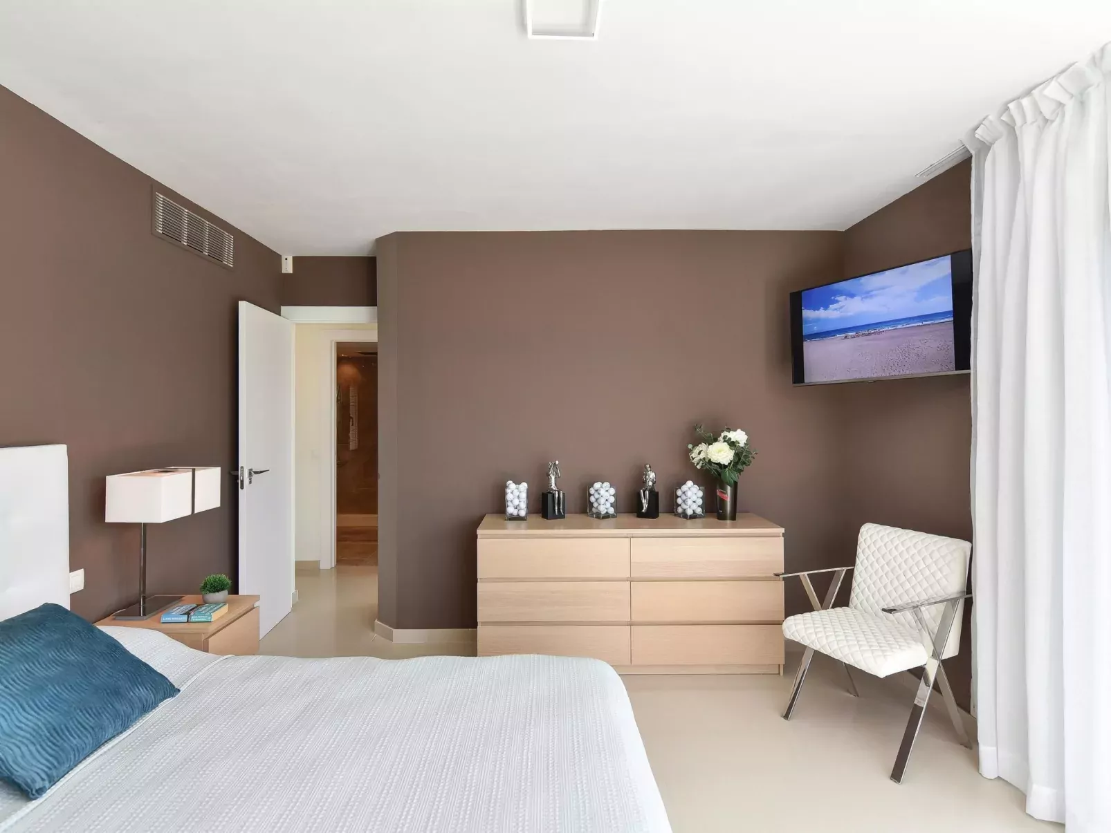 Los Lagos 31-Inside