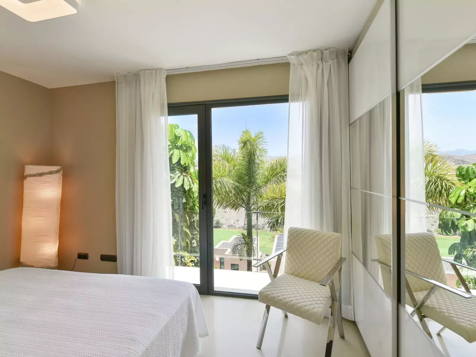 Los Lagos 31-Inside