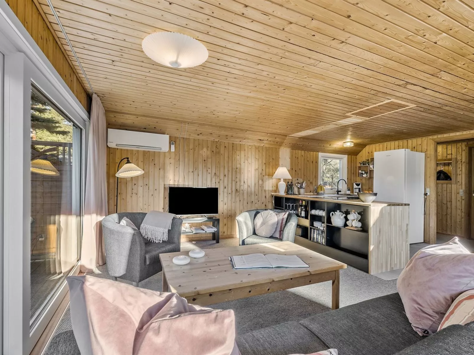 "Hillmari" - 650m from the sea-Inside