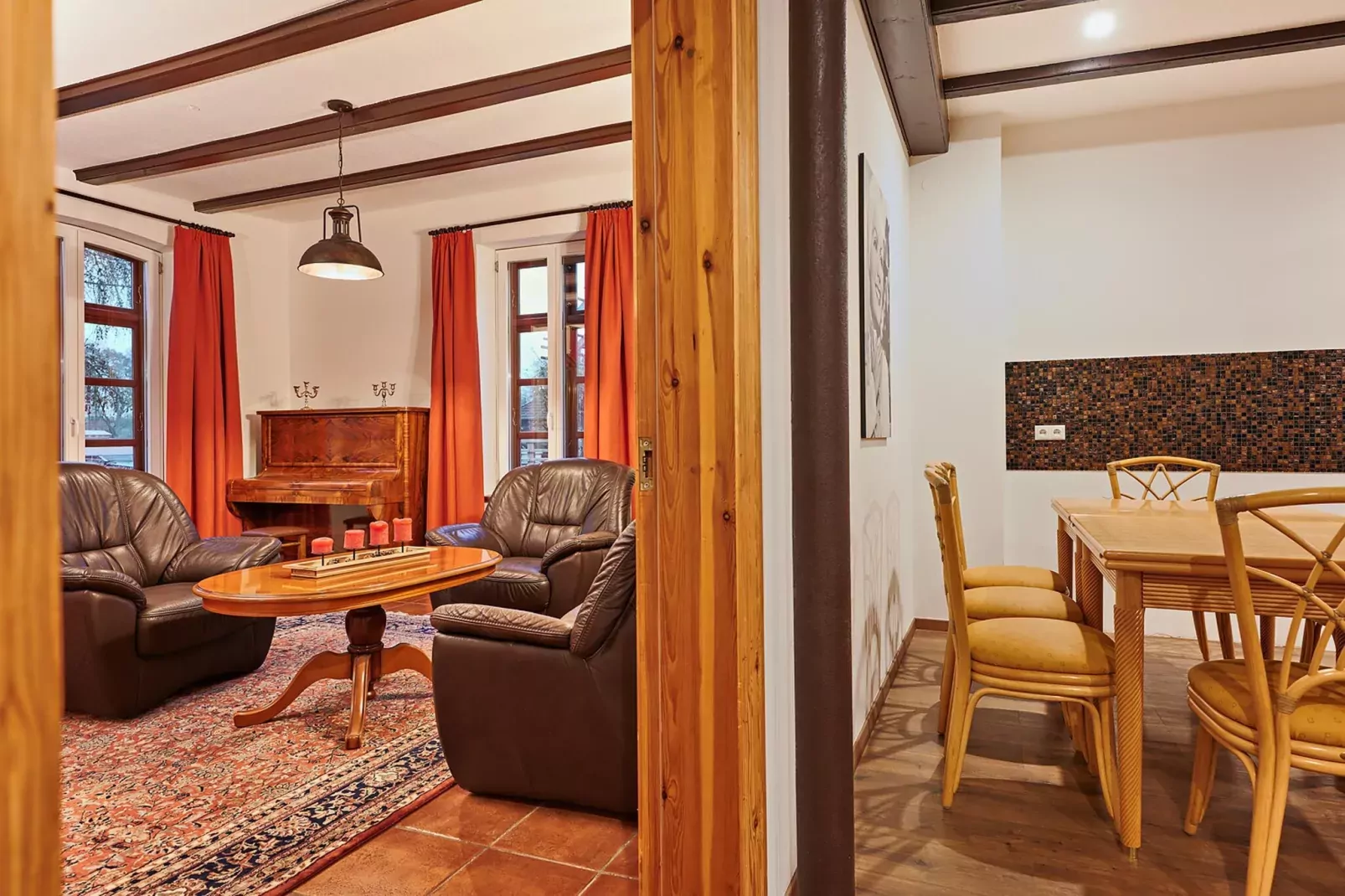 Haus Oliver 200 qm / 1-2 Personen-Esszimmer