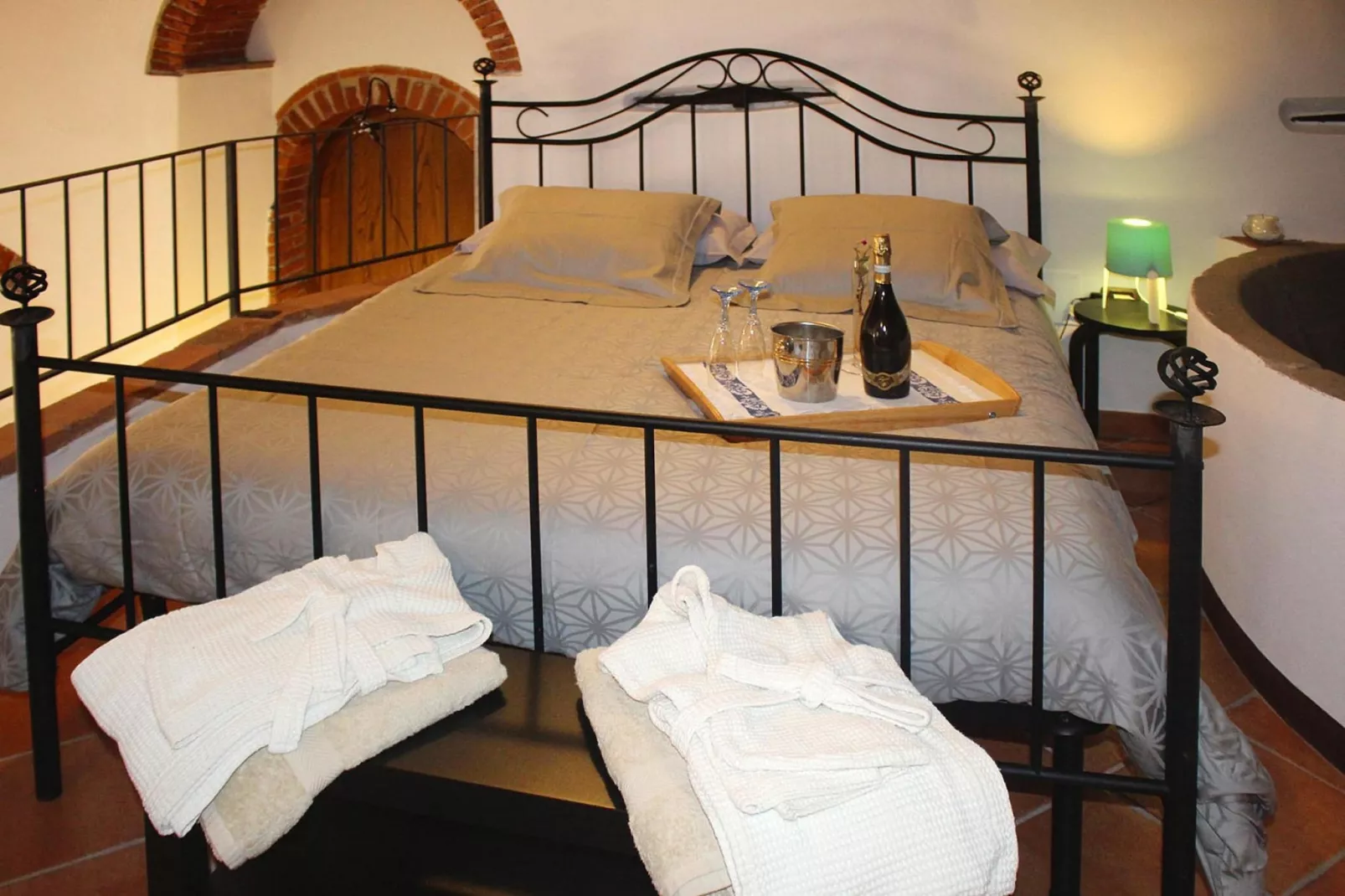 Holiday home Casa Vecchio Frantoio, Camaiore-Lombrici-Casa Vecchio Frantoio-Bedroom