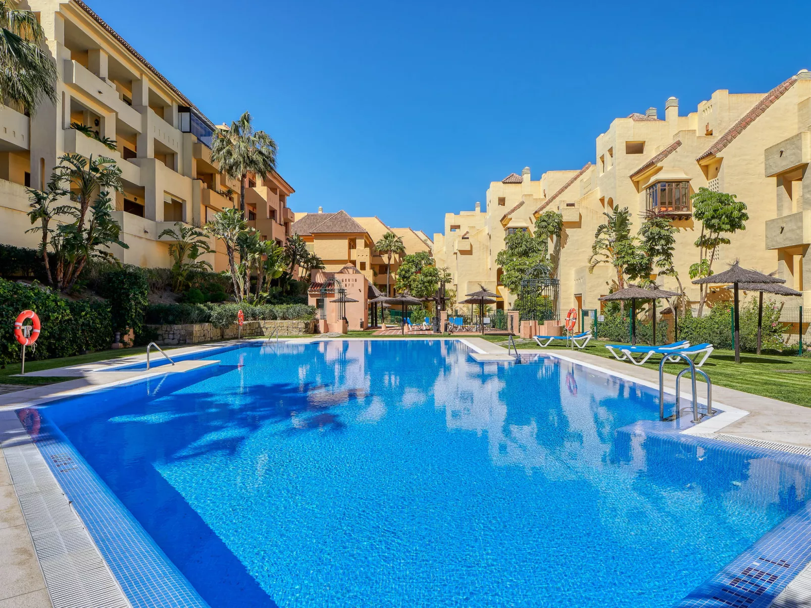 Duquesa Golf Views-Outside