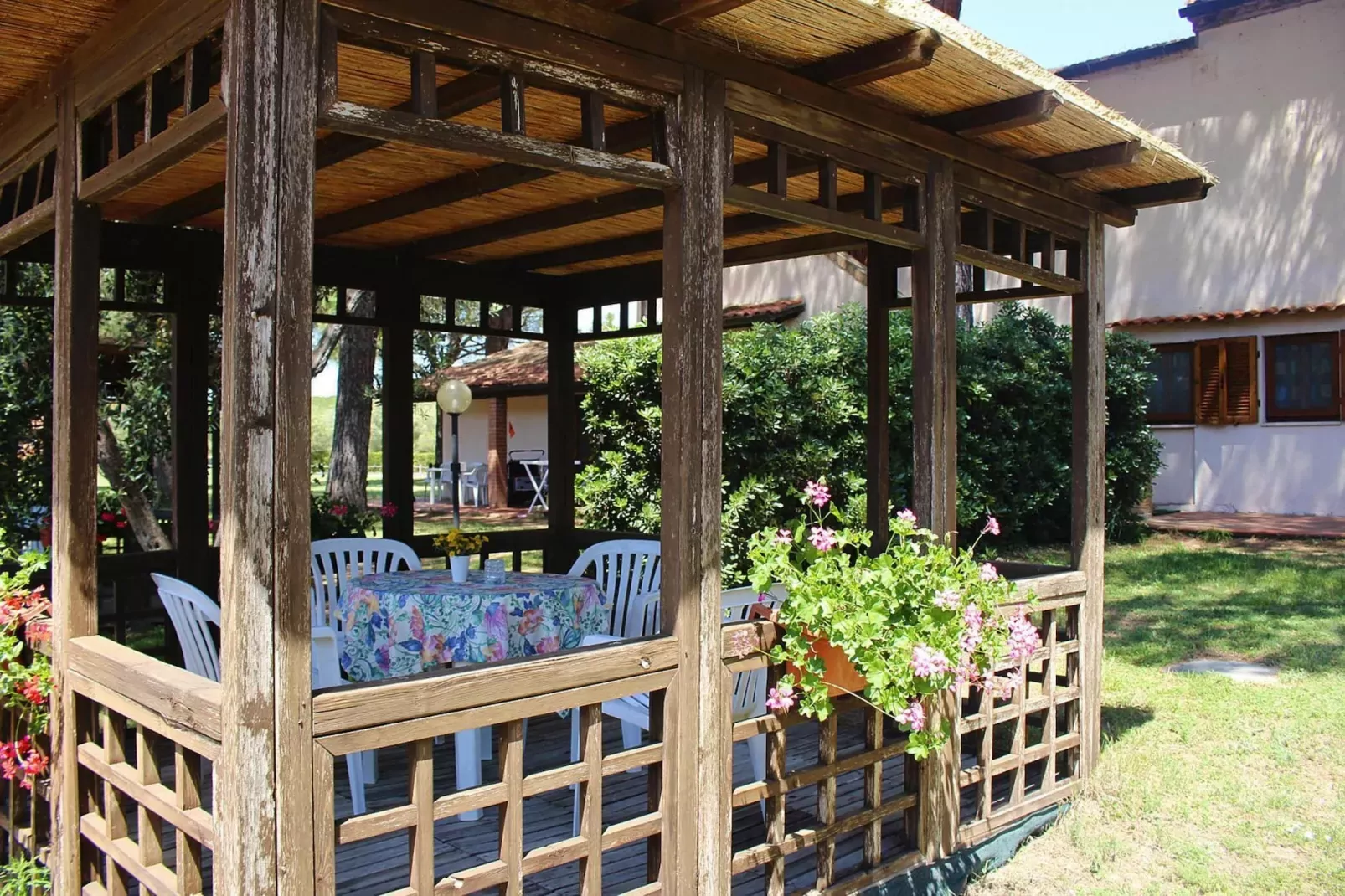 Ferienanlage Azienda Canova Seconda Marina di Grosseto Mono  im OG Haupth/Verwalterhaus Garten-Gardens summer