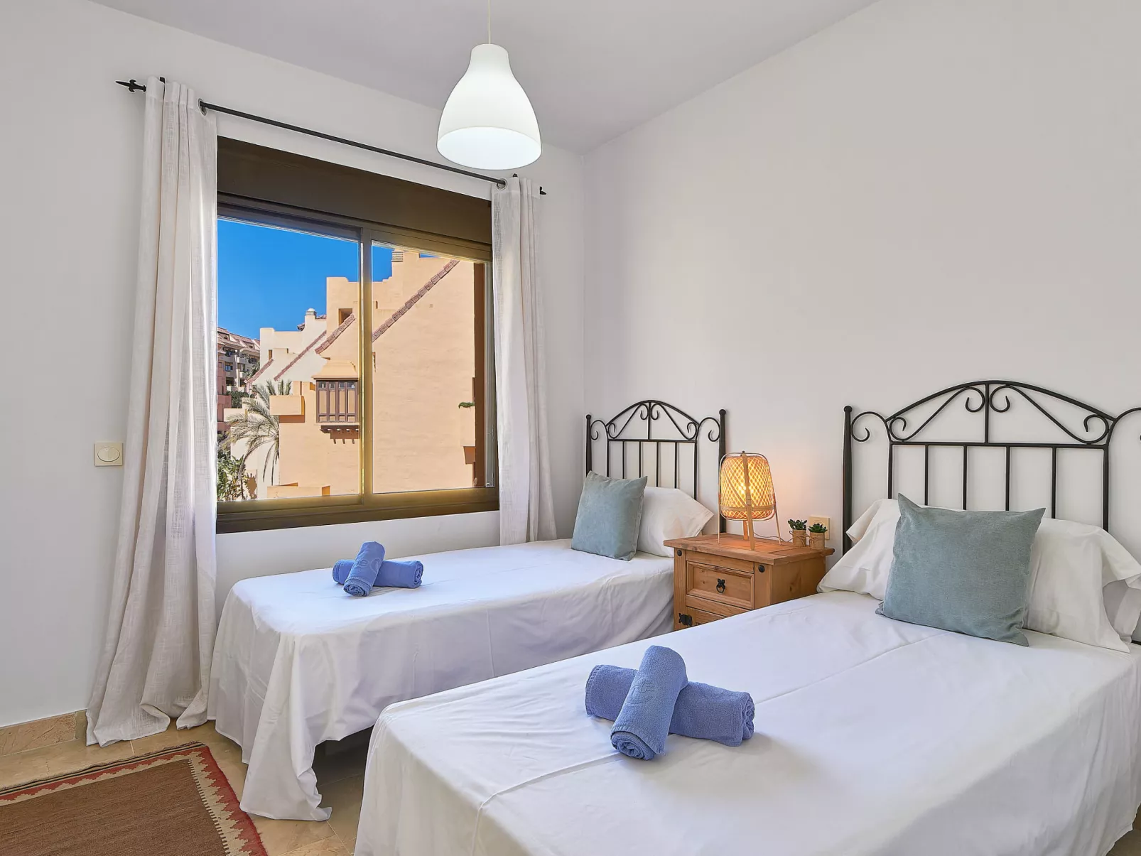 Duquesa Golf Views-Inside