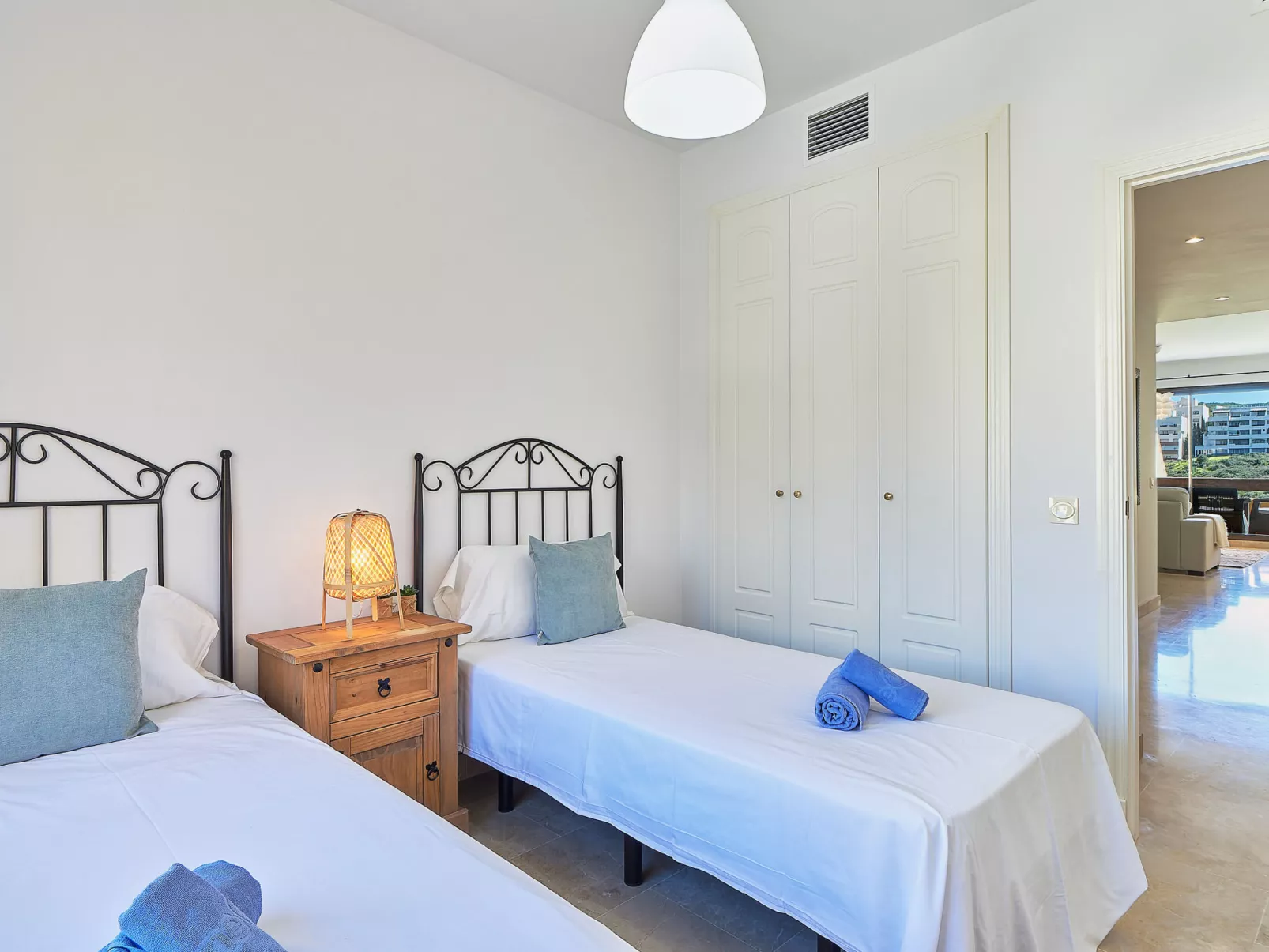 Duquesa Golf Views-Inside