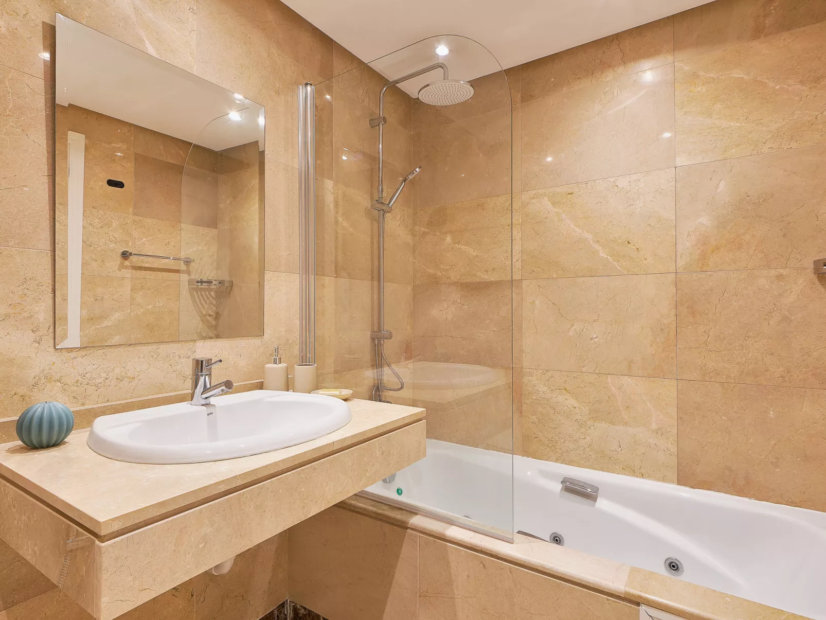 Duquesa Golf Views-Inside
