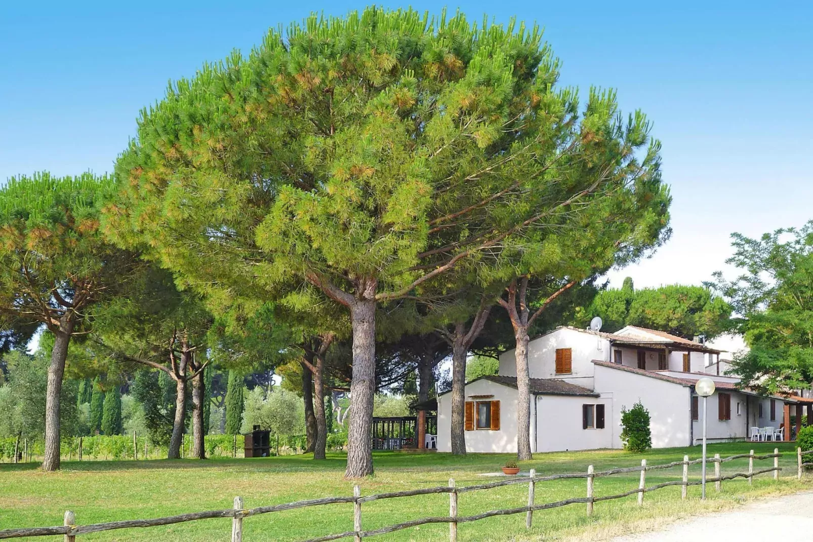 Ferienanlage Azienda Canova Seconda Marina di Grosseto Mono  im OG Haupth/Verwalterhaus Garten-Gardens summer