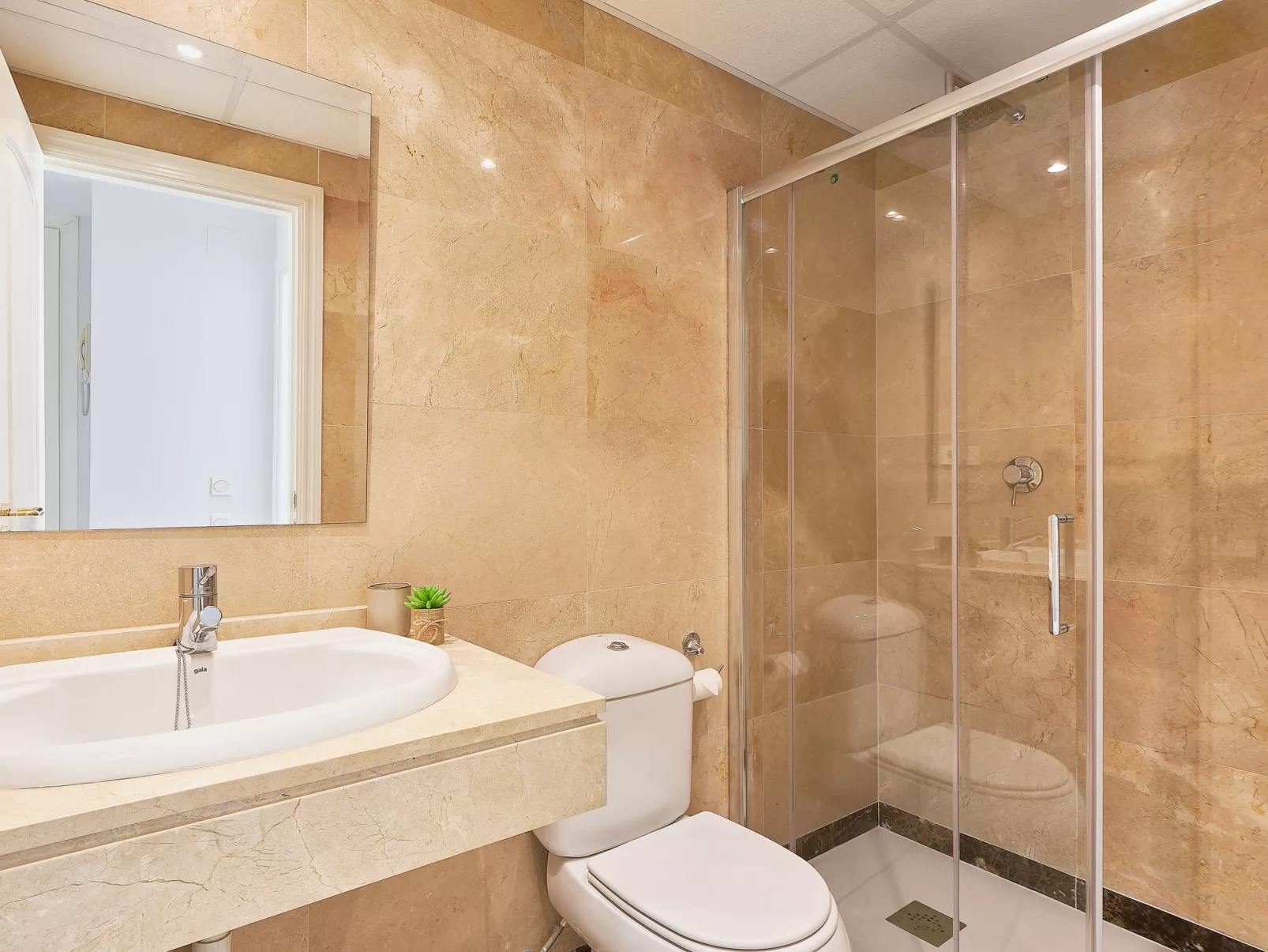 Duquesa Golf Views-Inside