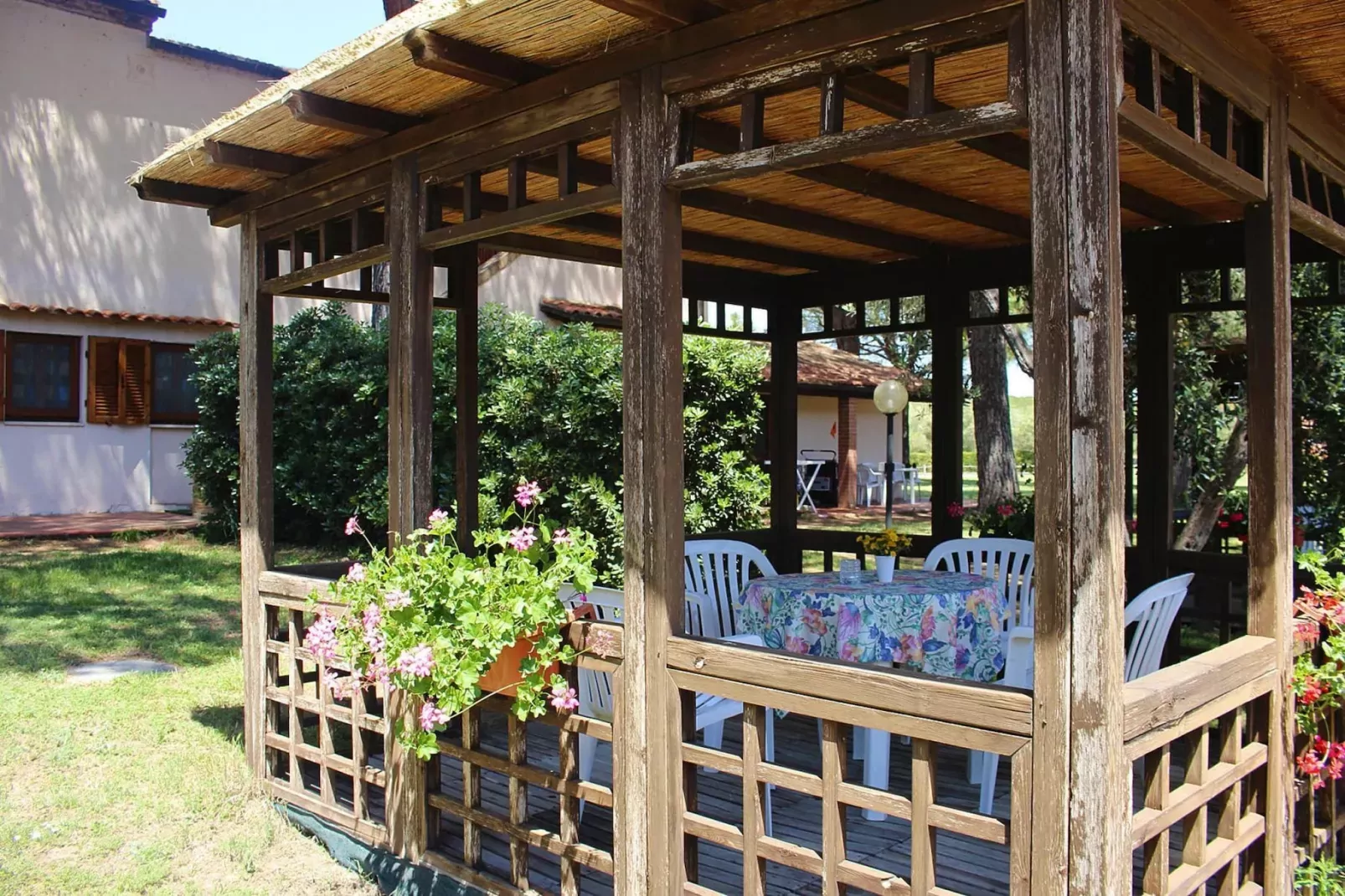 Ferienanlage Azienda Canova Seconda Marina di Grosseto EG Nebengebäude mit Gartenanteil-Terrassenbalkon