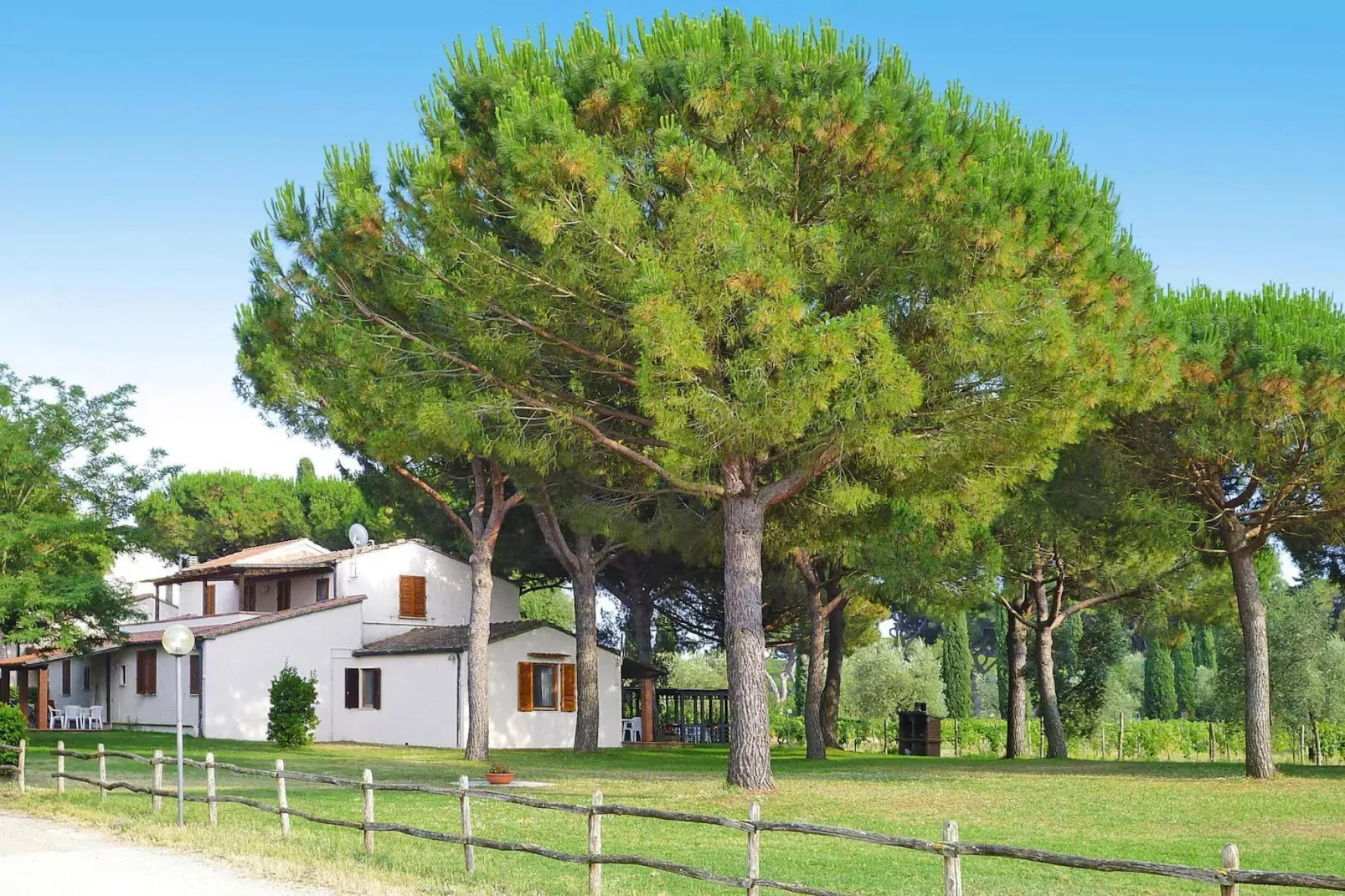 Ferienanlage Azienda Canova Seconda Marina di Grosseto EG Nebengebäude mit Gartenanteil-Gebiete Sommer 1 km