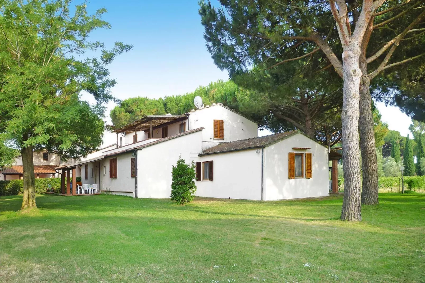 Ferienanlage Azienda Canova Seconda Marina di Grosseto EG  oder EG u OG Nebengebäude Gartenanteil-Außenbereich