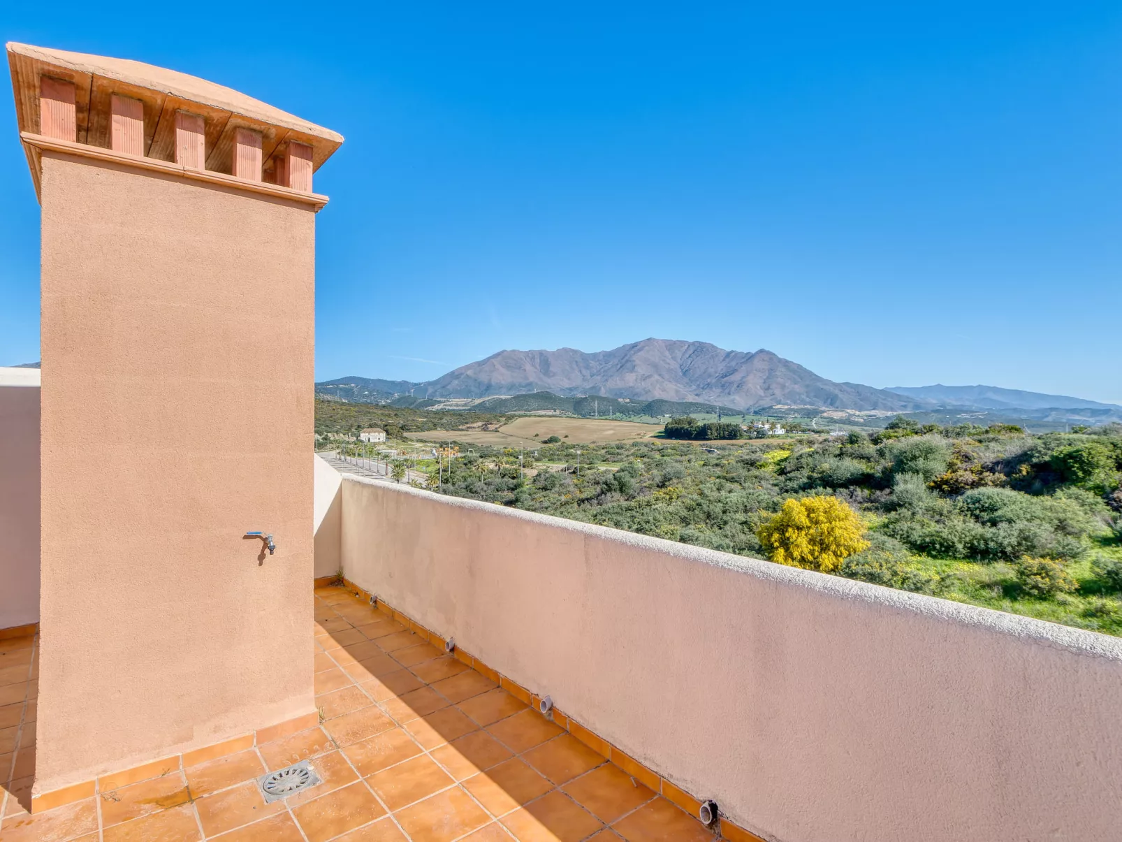 Mar y Monte Casares-Outside