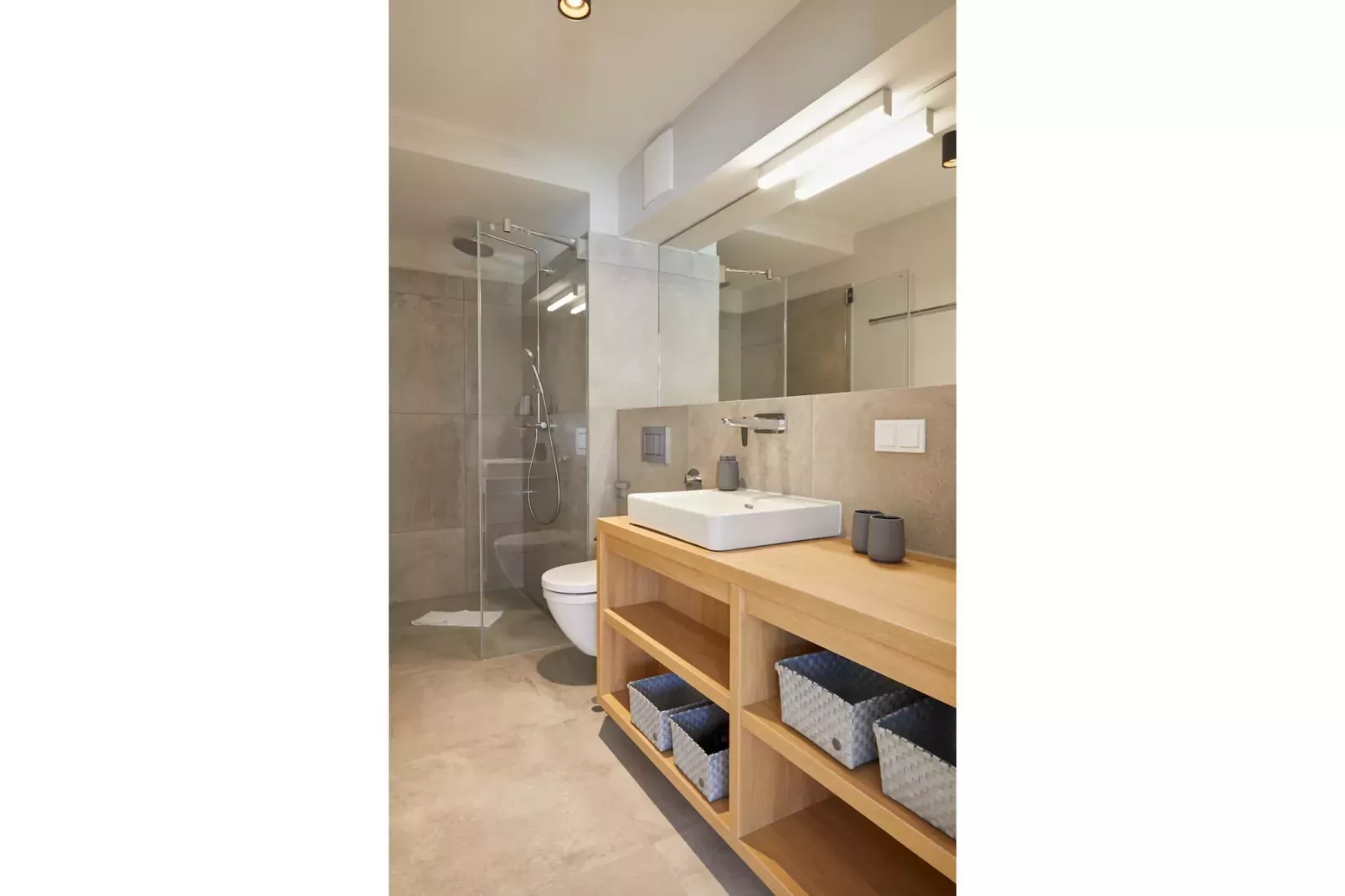 Bades Huk Hohenkirchen-1 Schlafzimmer-Badezimmer