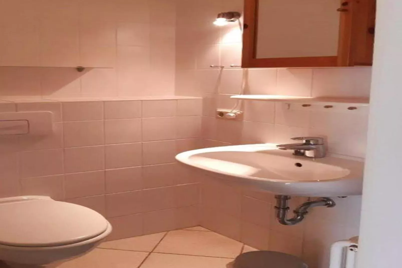 Wohnung oben rechts-Badezimmer