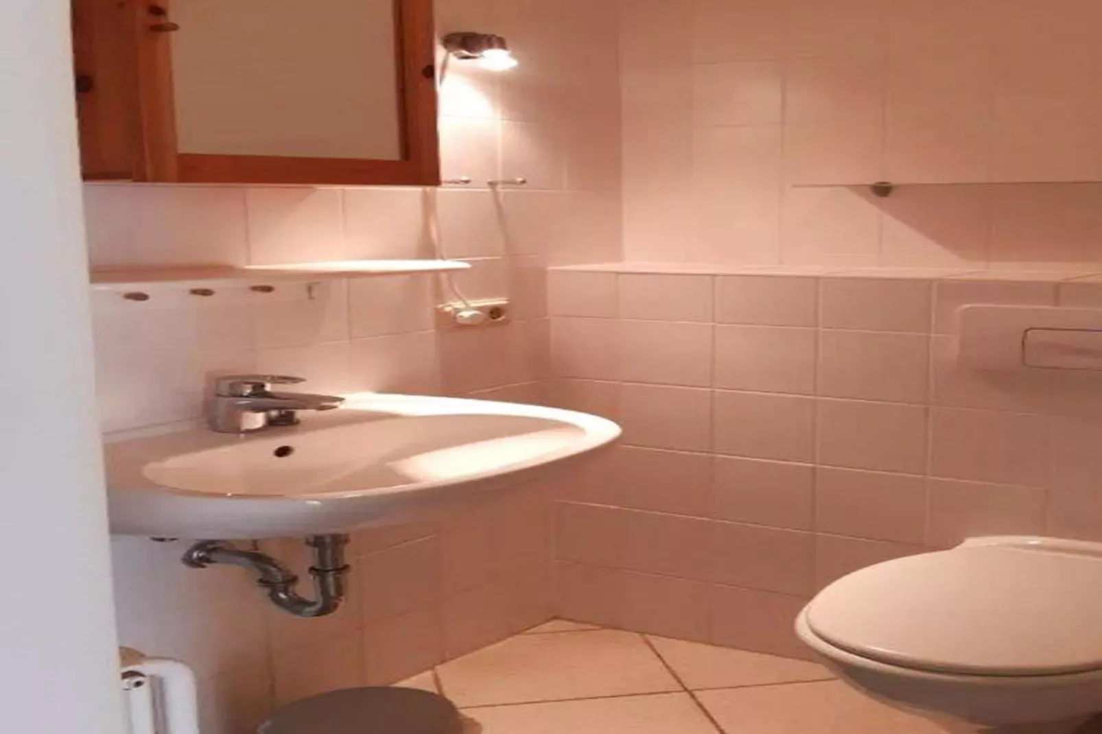 Wohnung oben rechts-Badezimmer