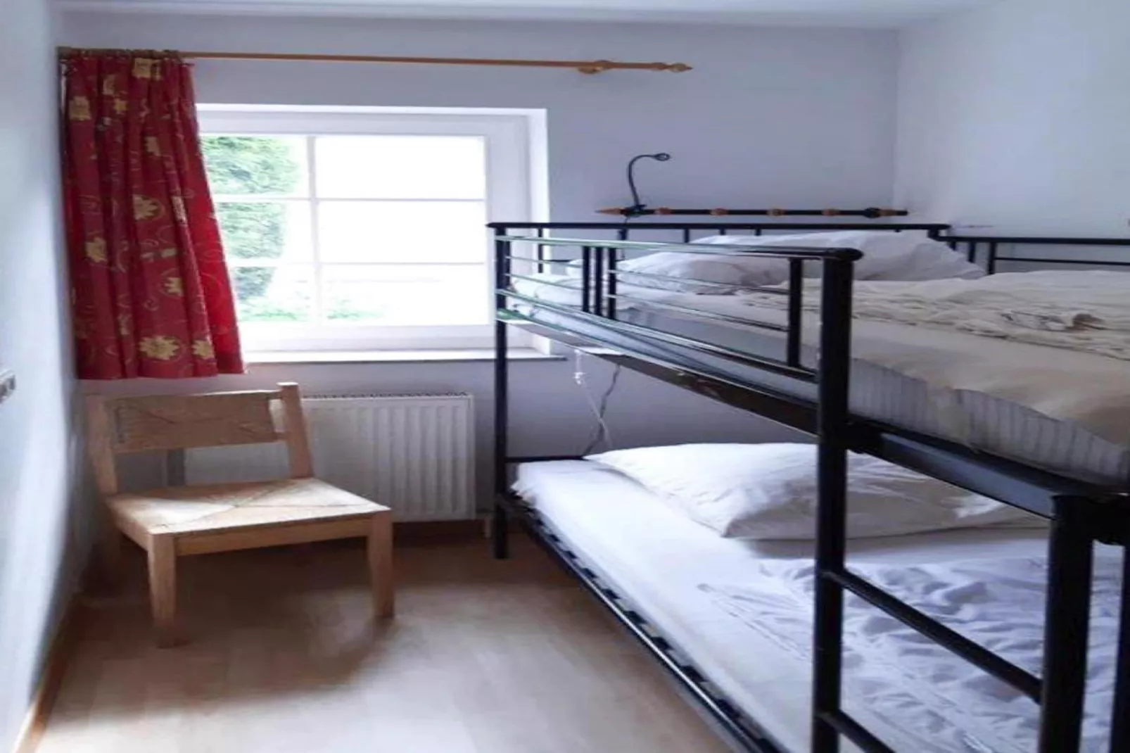 Wohnung unten links-Chambre