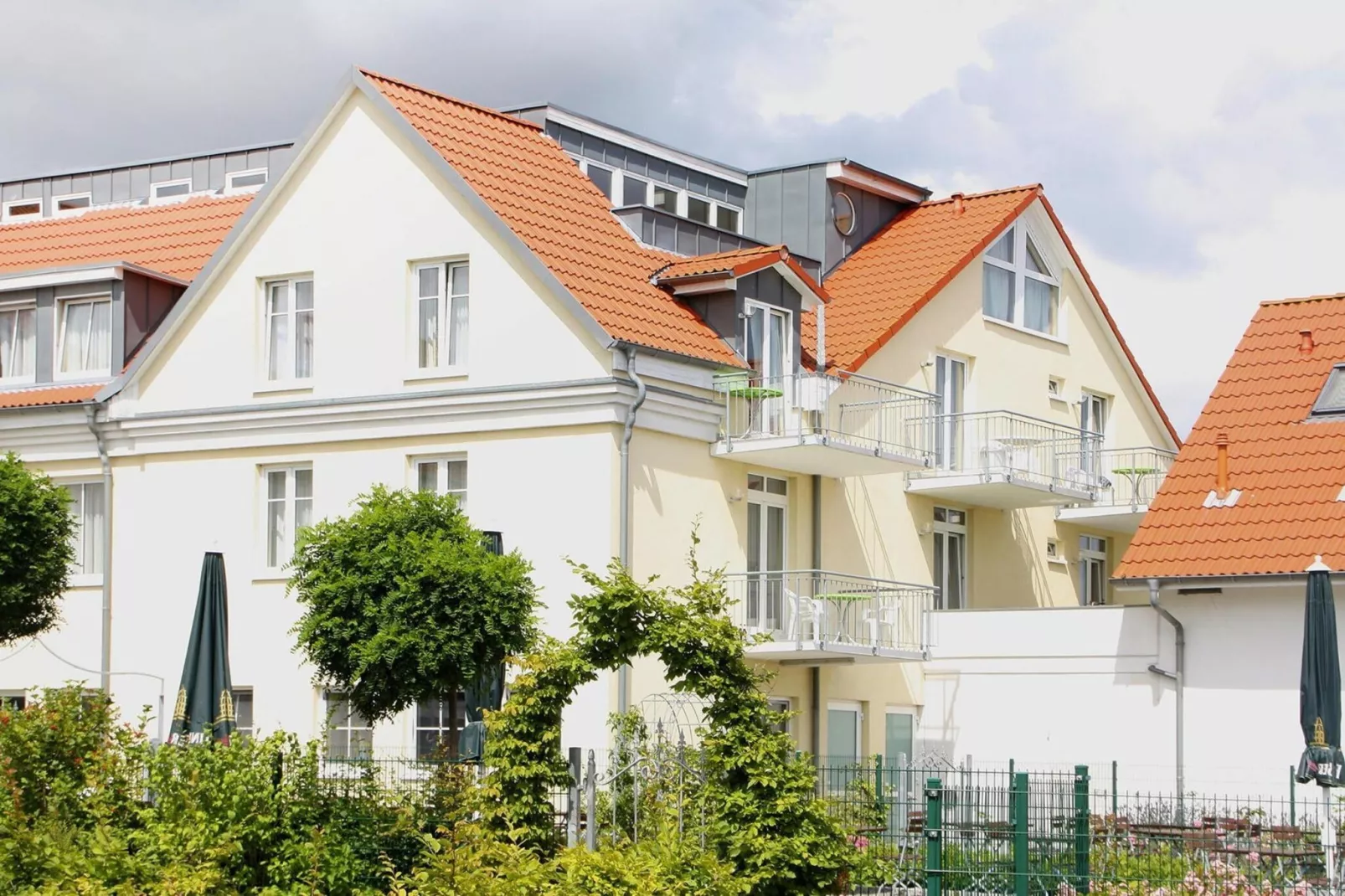 Ferienwohnung Kleiner Seestern Wiek-Wohnung 33-Exterior summer