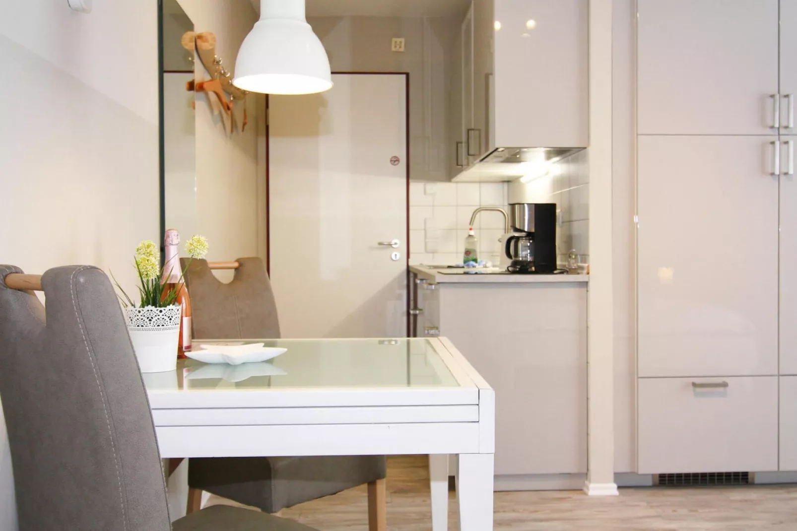 Ferienwohnung Kleiner Seestern Wiek-Wohnung 33-Dining room