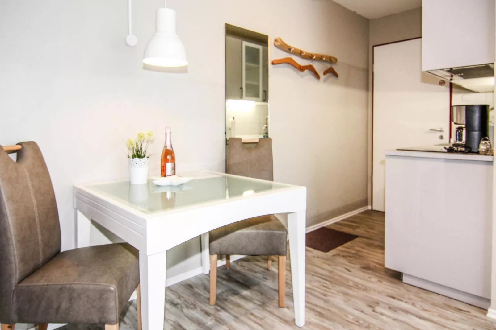 Ferienwohnung Kleiner Seestern Wiek-Wohnung 33-Dining room