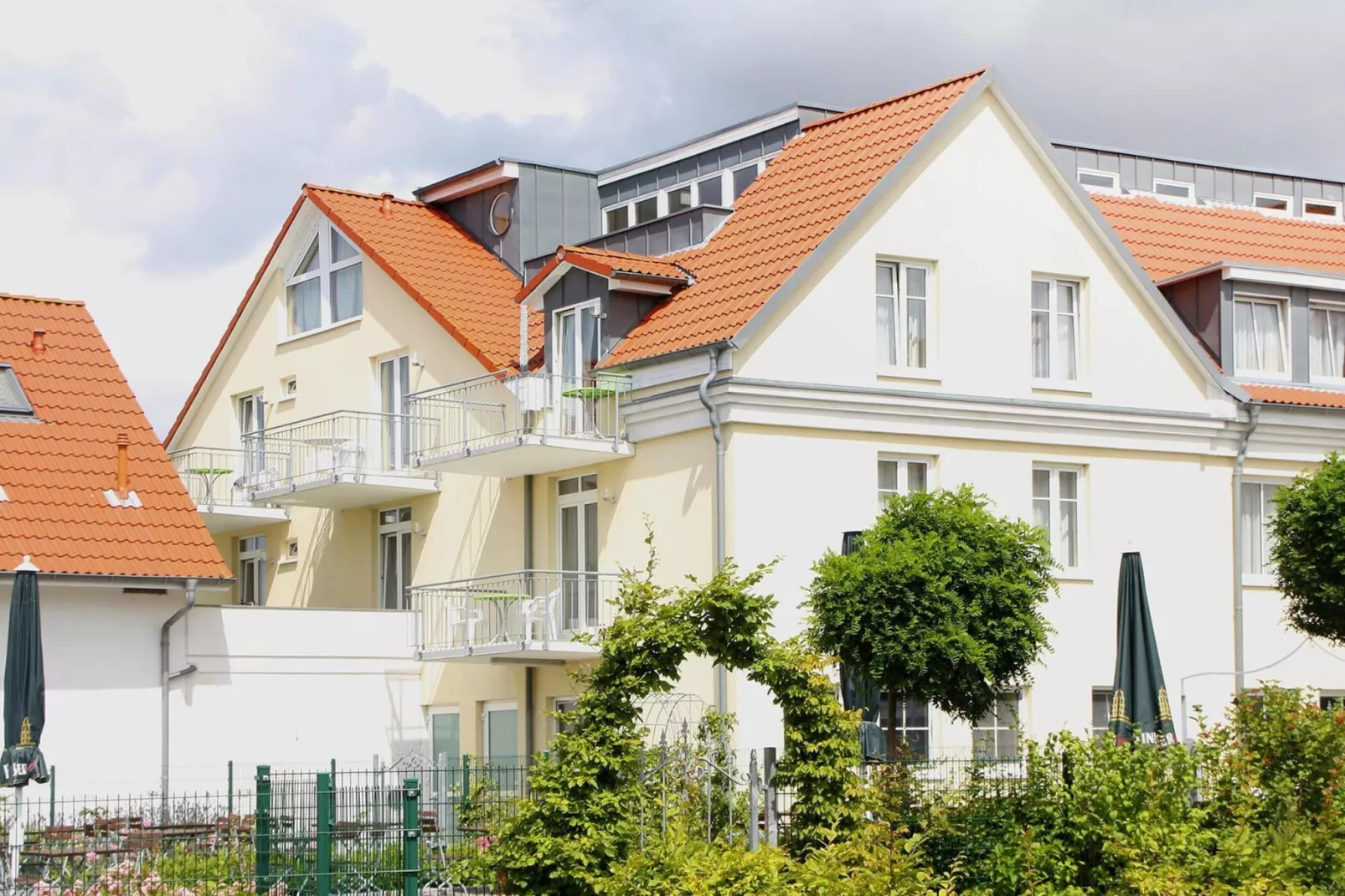 Ferienwohnung Kleiner Seestern Wiek-Wohnung 33-Exterior summer