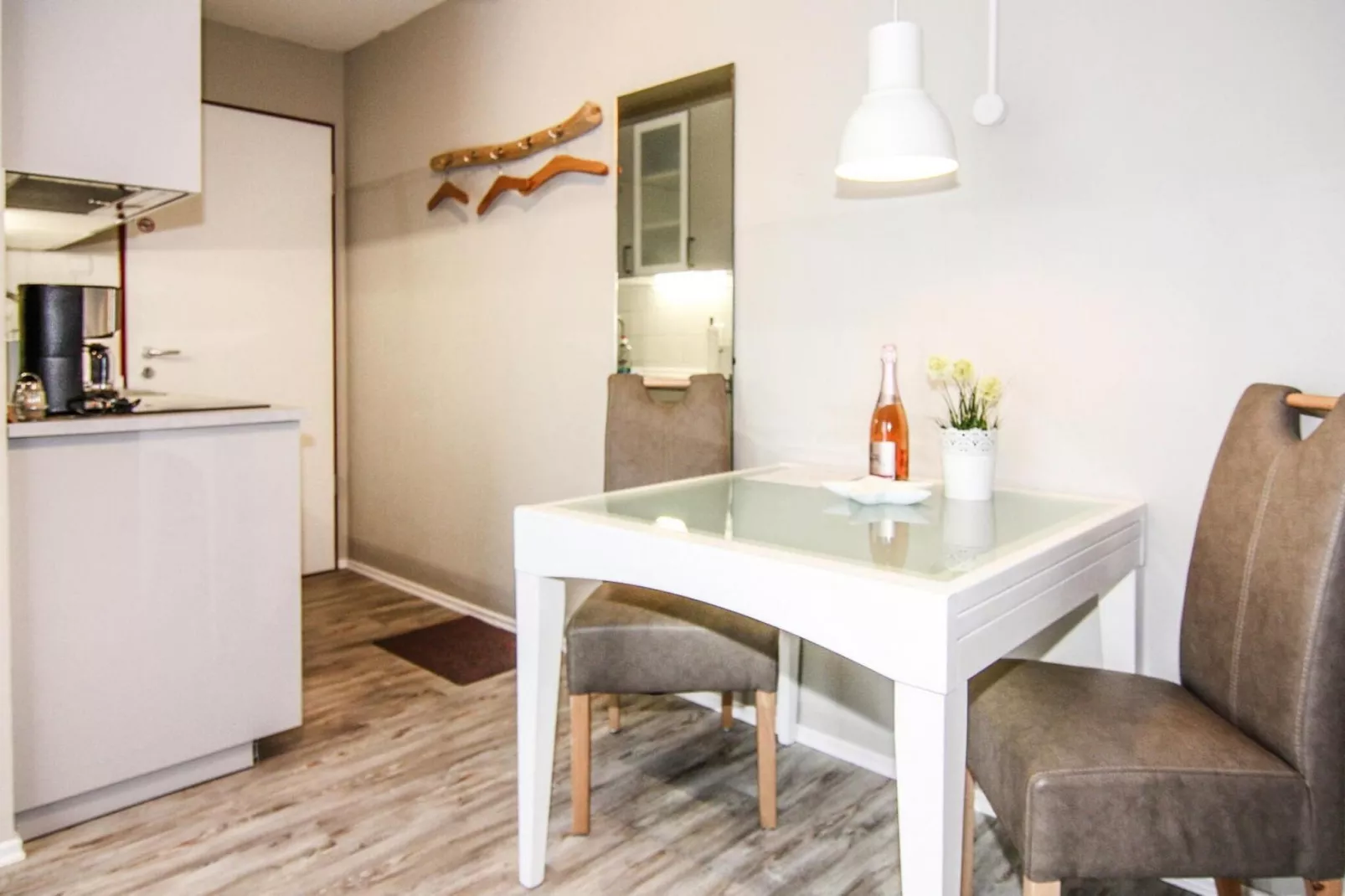 Ferienwohnung Kleiner Seestern Wiek-Wohnung 33-Dining room