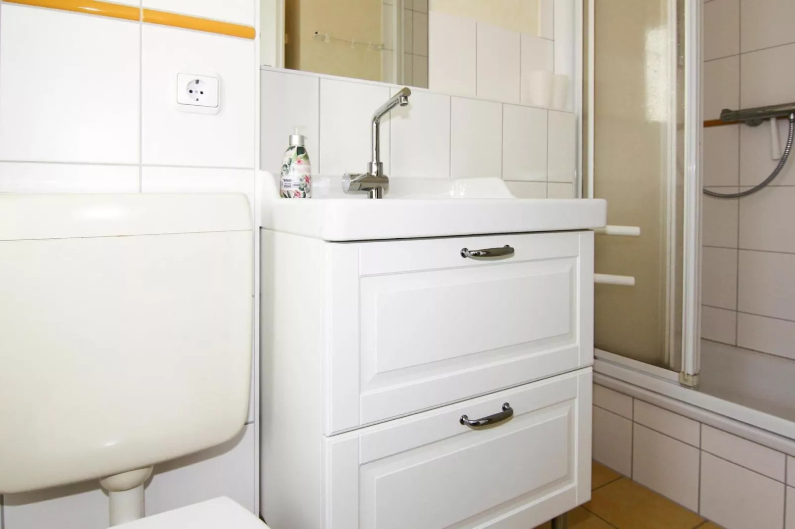 Ferienwohnung Kleiner Seestern Wiek-Wohnung 33-Bathroom