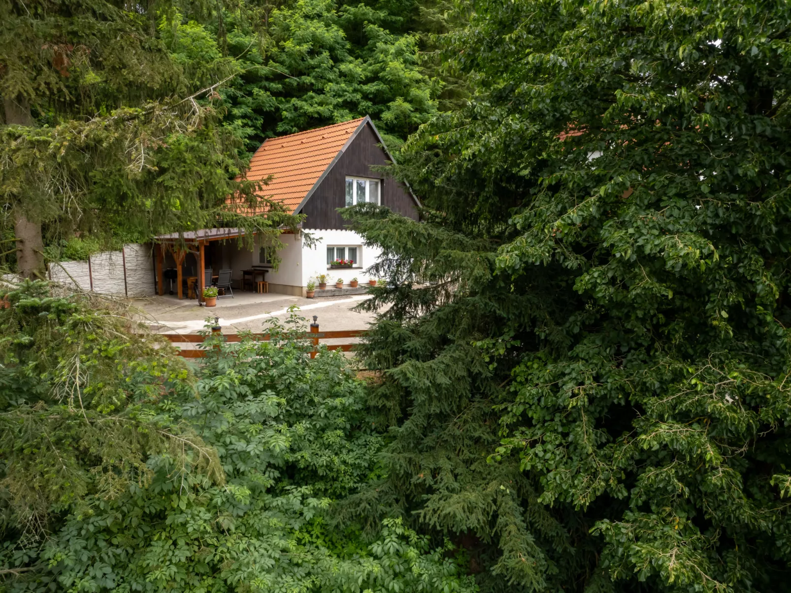 Zimořský domek-Draußen
