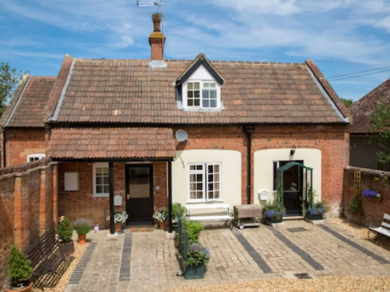 The Carriage House-Outside