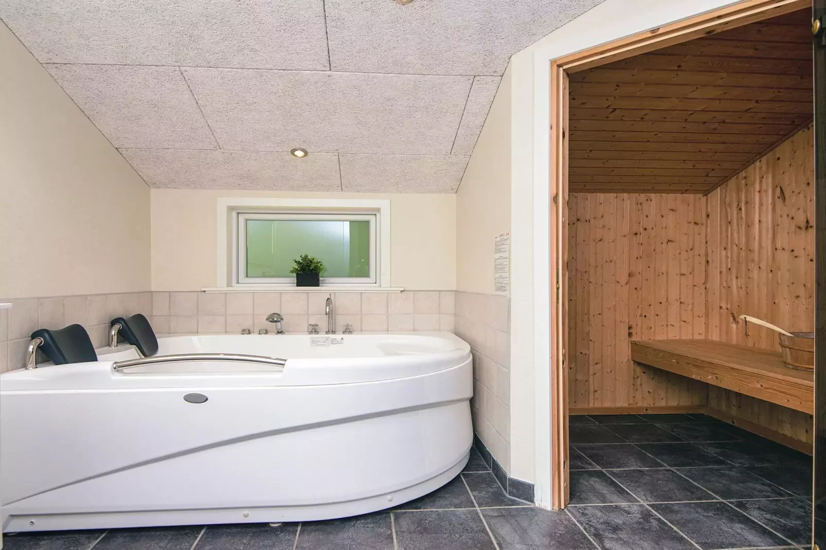 8 person holiday home in Oksbøl-By Traum