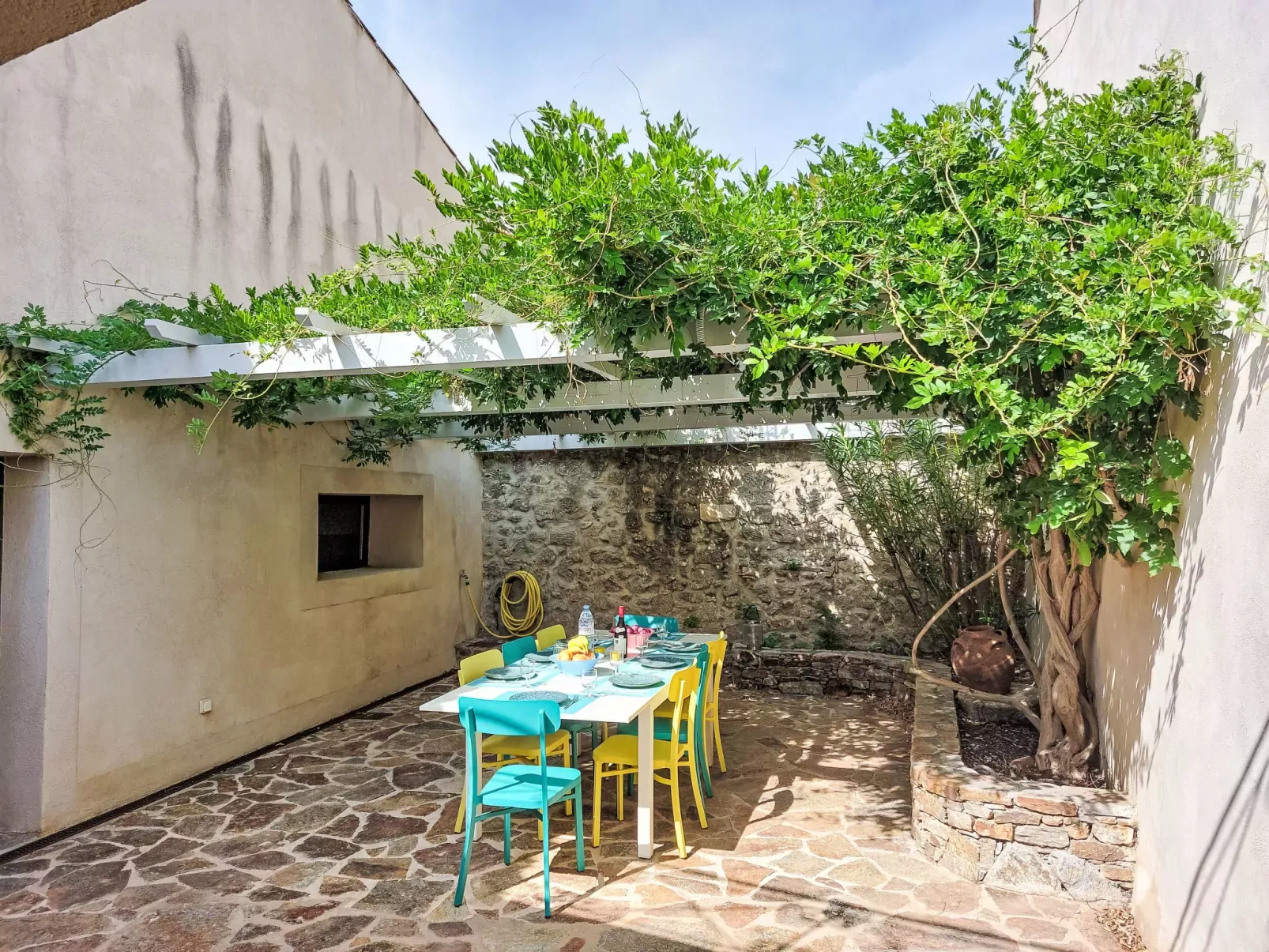 La Petite Occitane-Outside