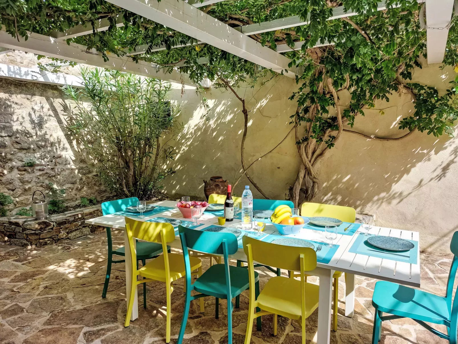 La Petite Occitane-Outside