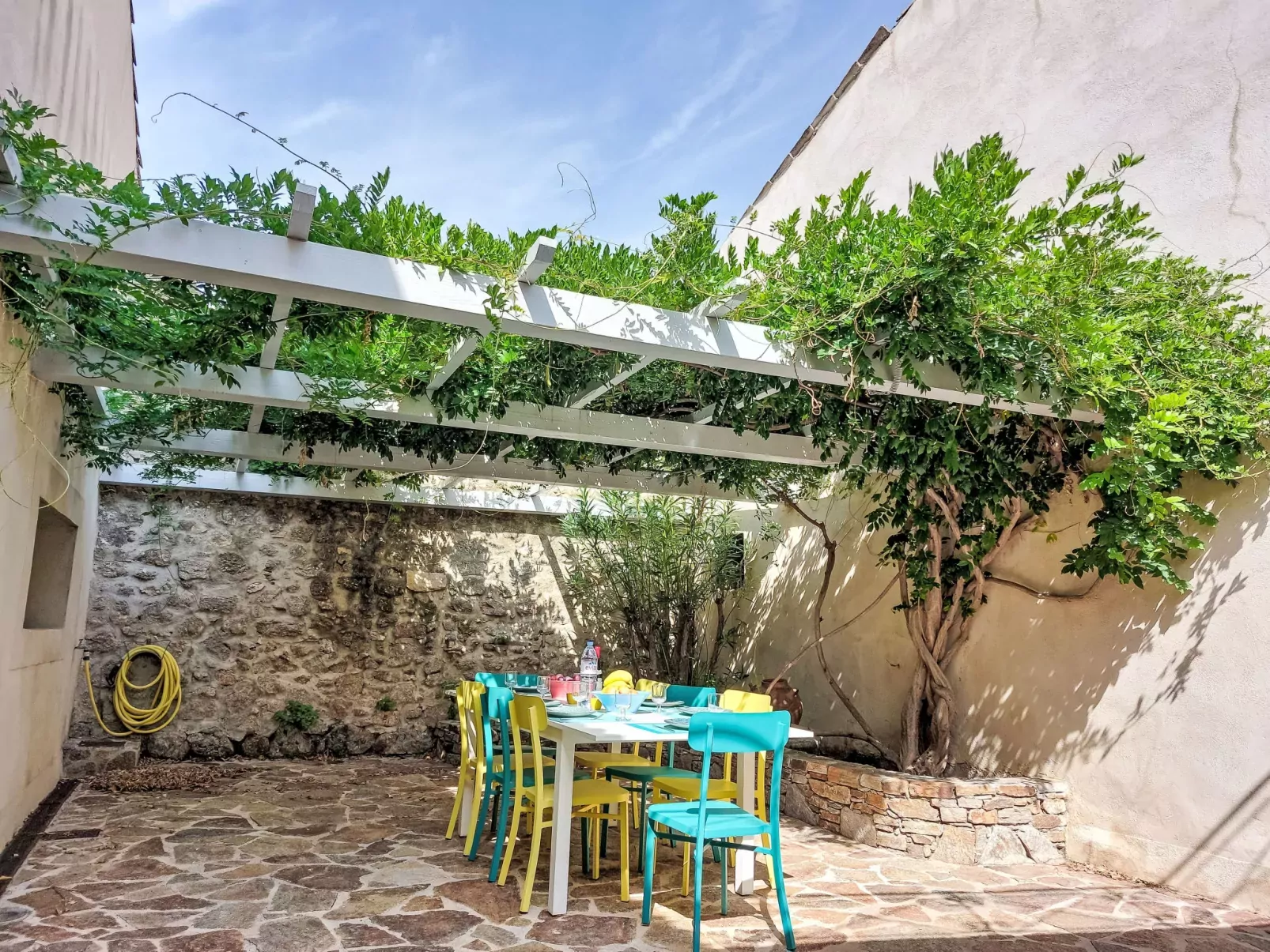 La Petite Occitane-Outside