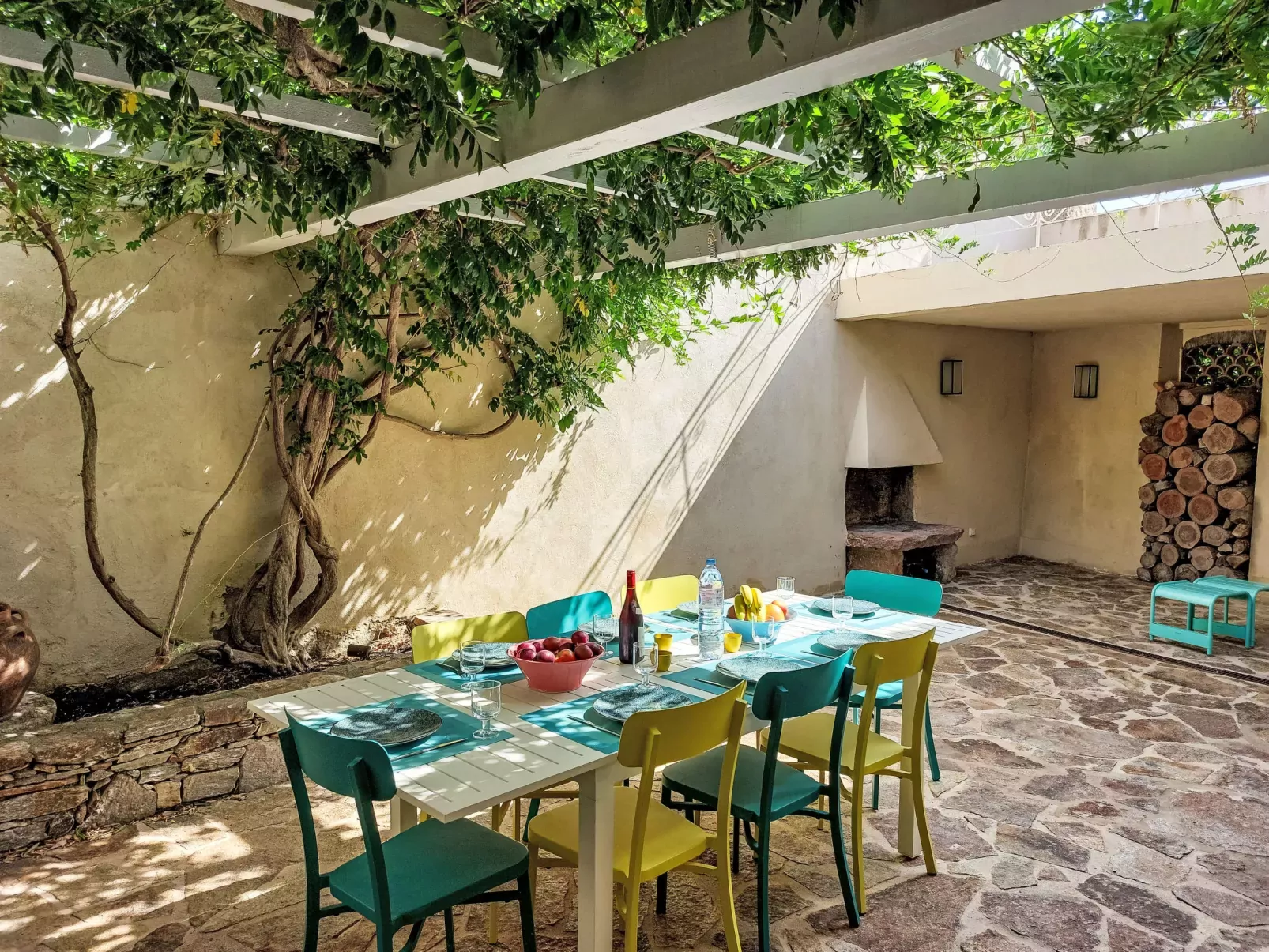 La Petite Occitane-Outside