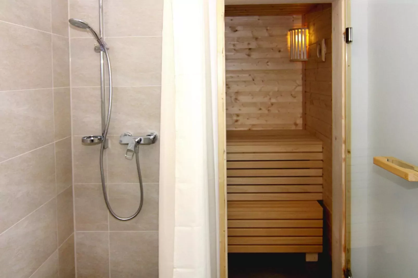 Ferienhaus Lotsenhaus Vieregge-Badezimmer