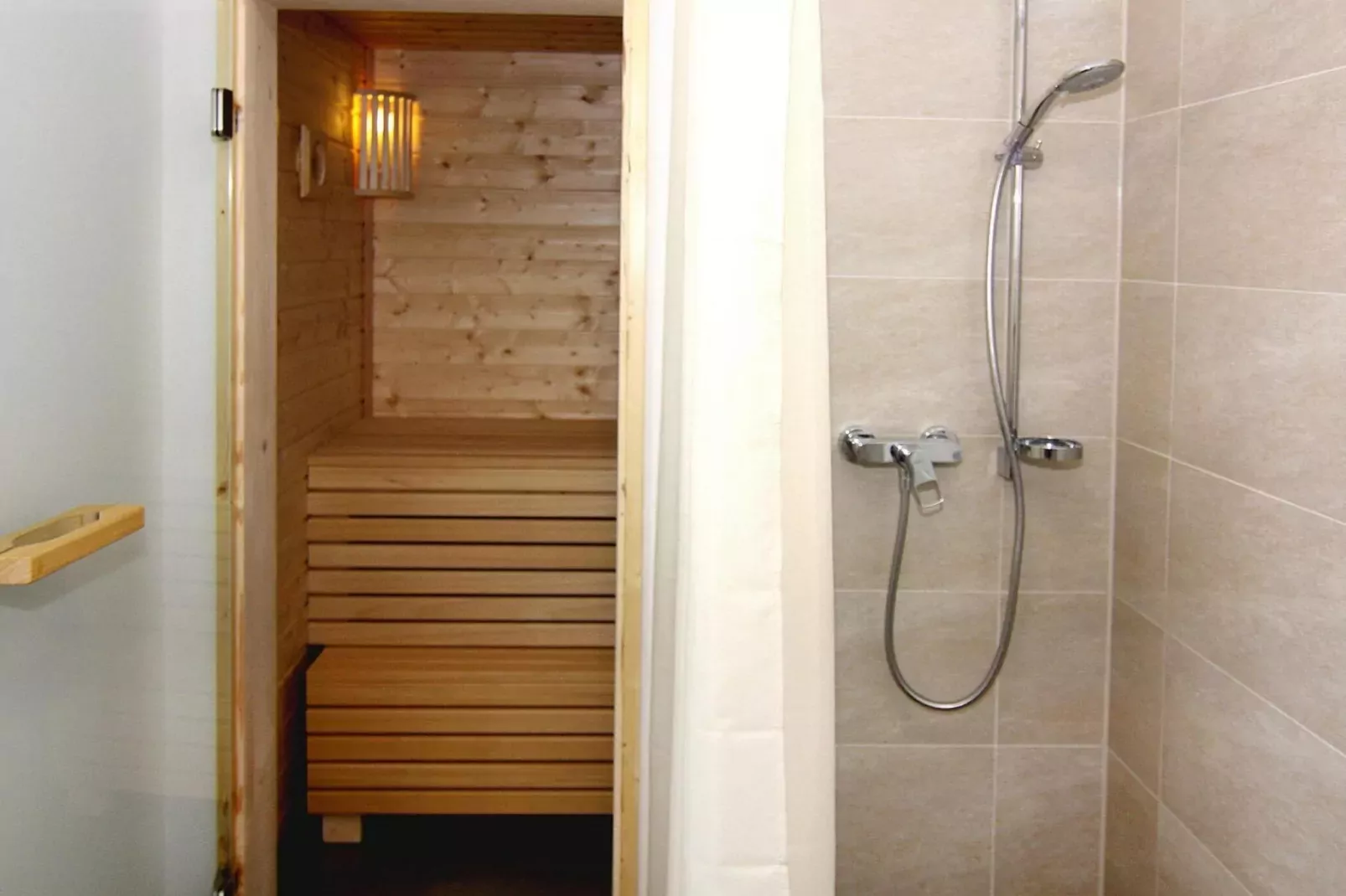Ferienhaus Lotsenhaus Vieregge-Badezimmer
